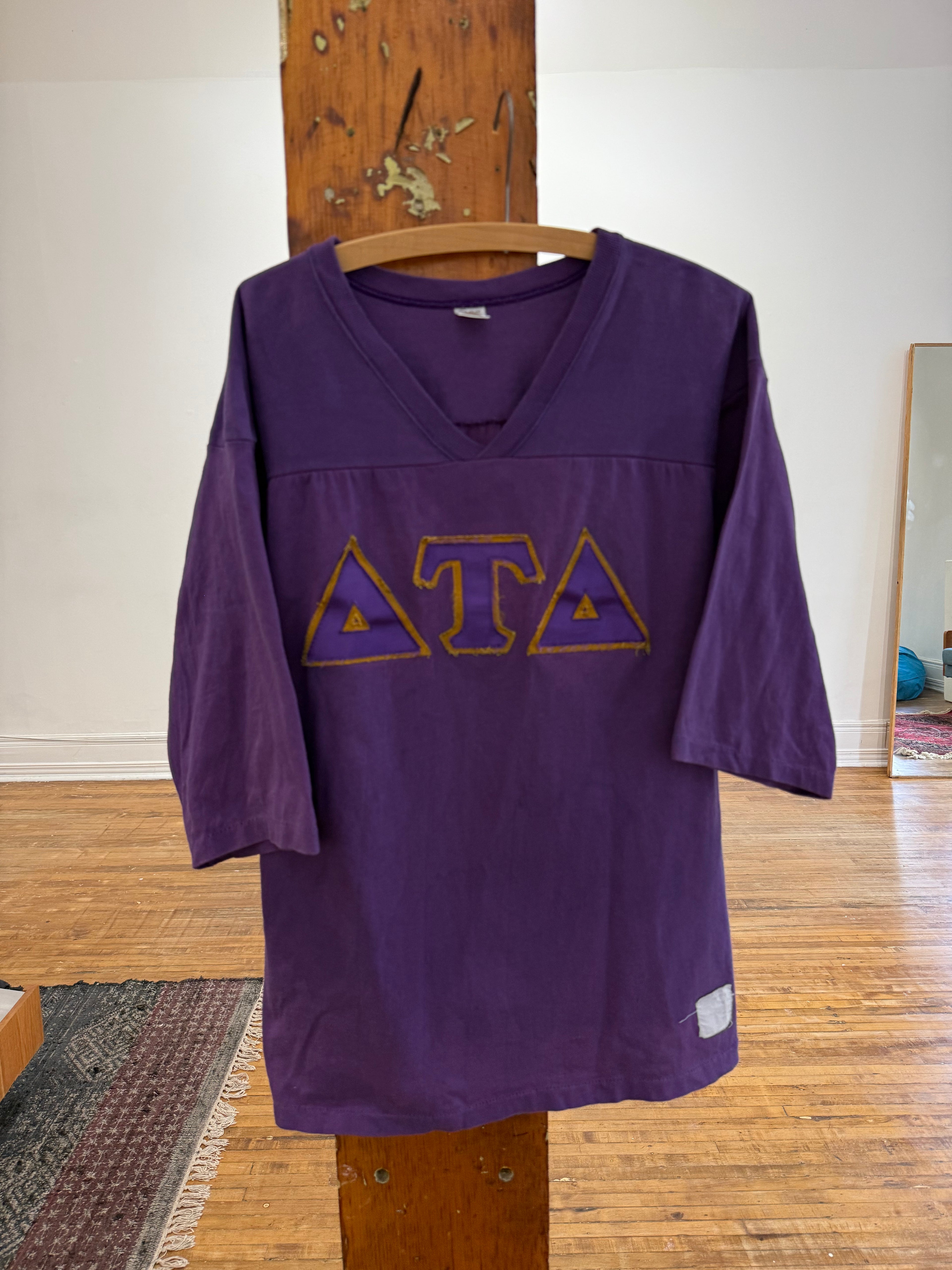 VINTAGE UNIVERSITY SHIRT