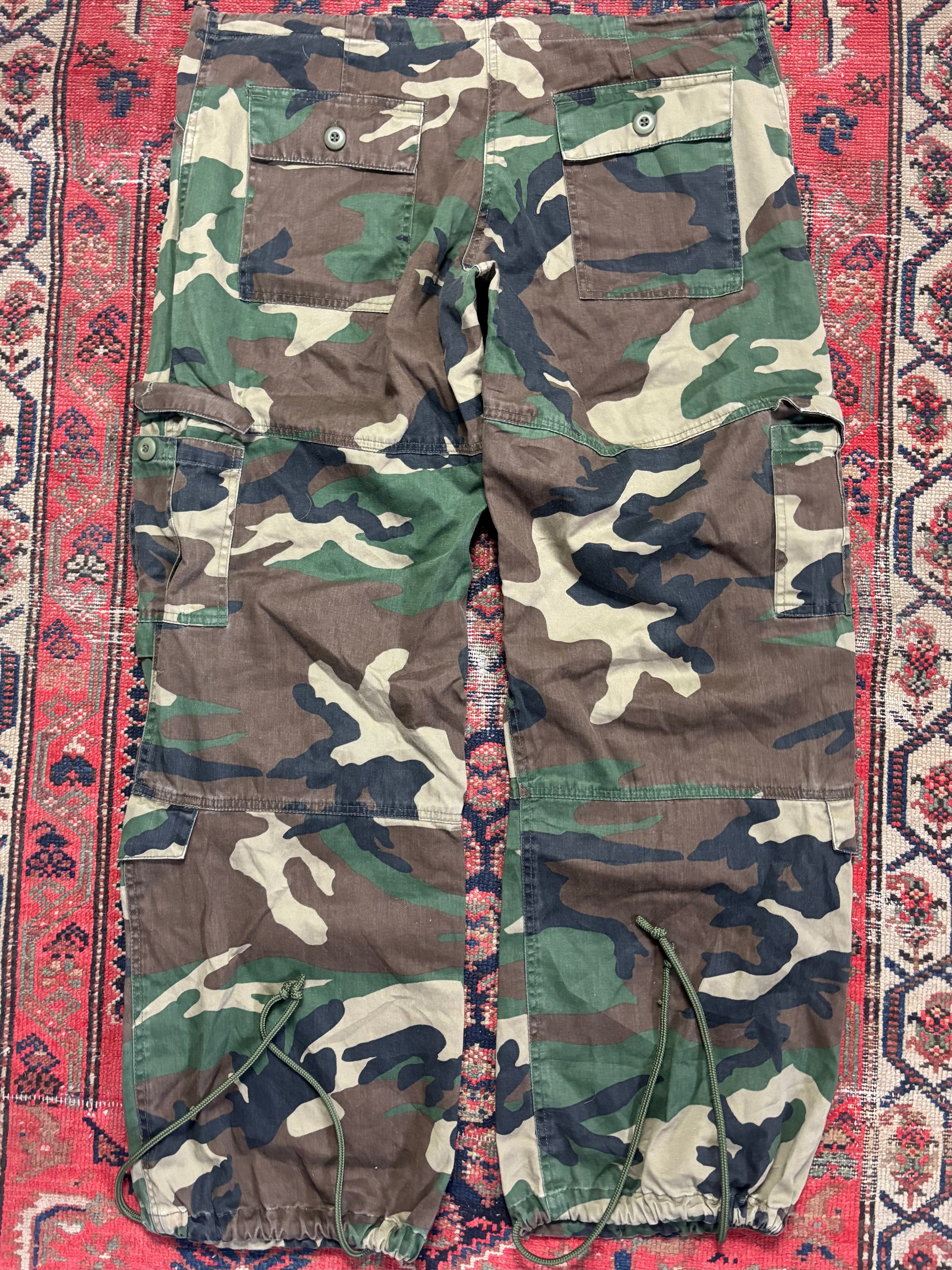 VINTAGE “ROTHCO” MILITARY CAMO CARGOS SIZE LARGE