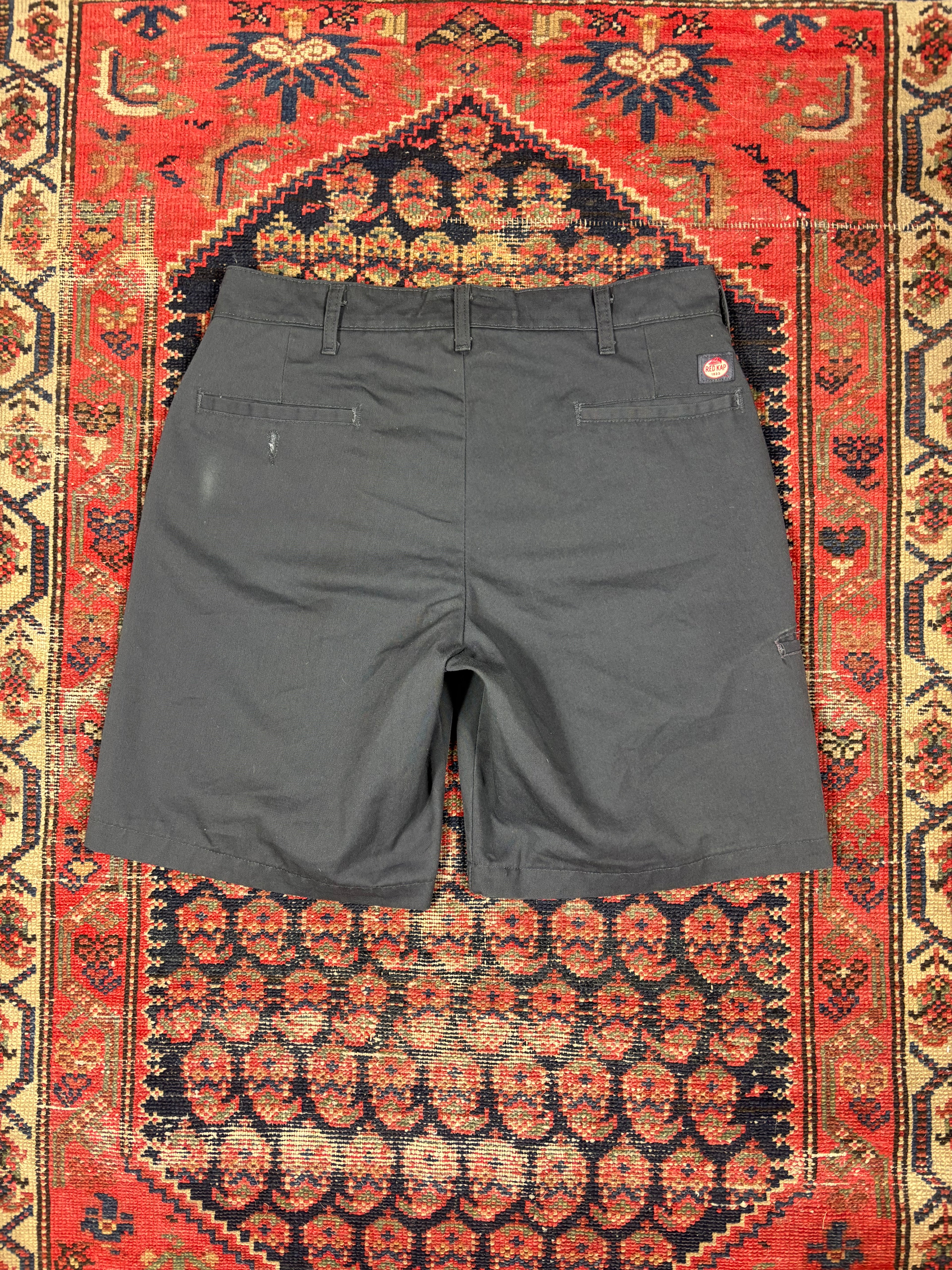 VINTAGE GREY RED KAP WORK SHORTS W/33