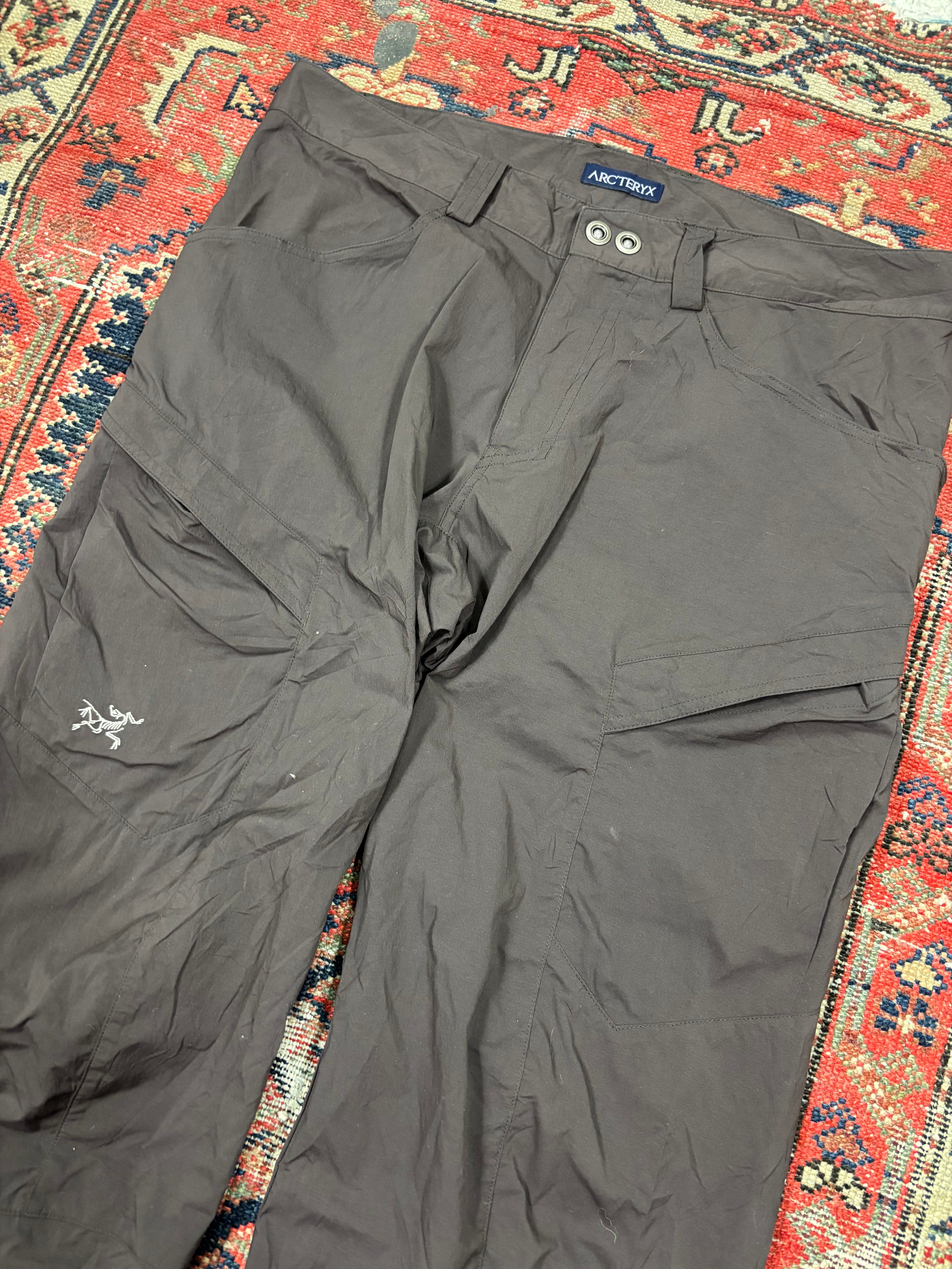 ARC’TERYX BROWN RAMPART NYLON TROUSERS W/36