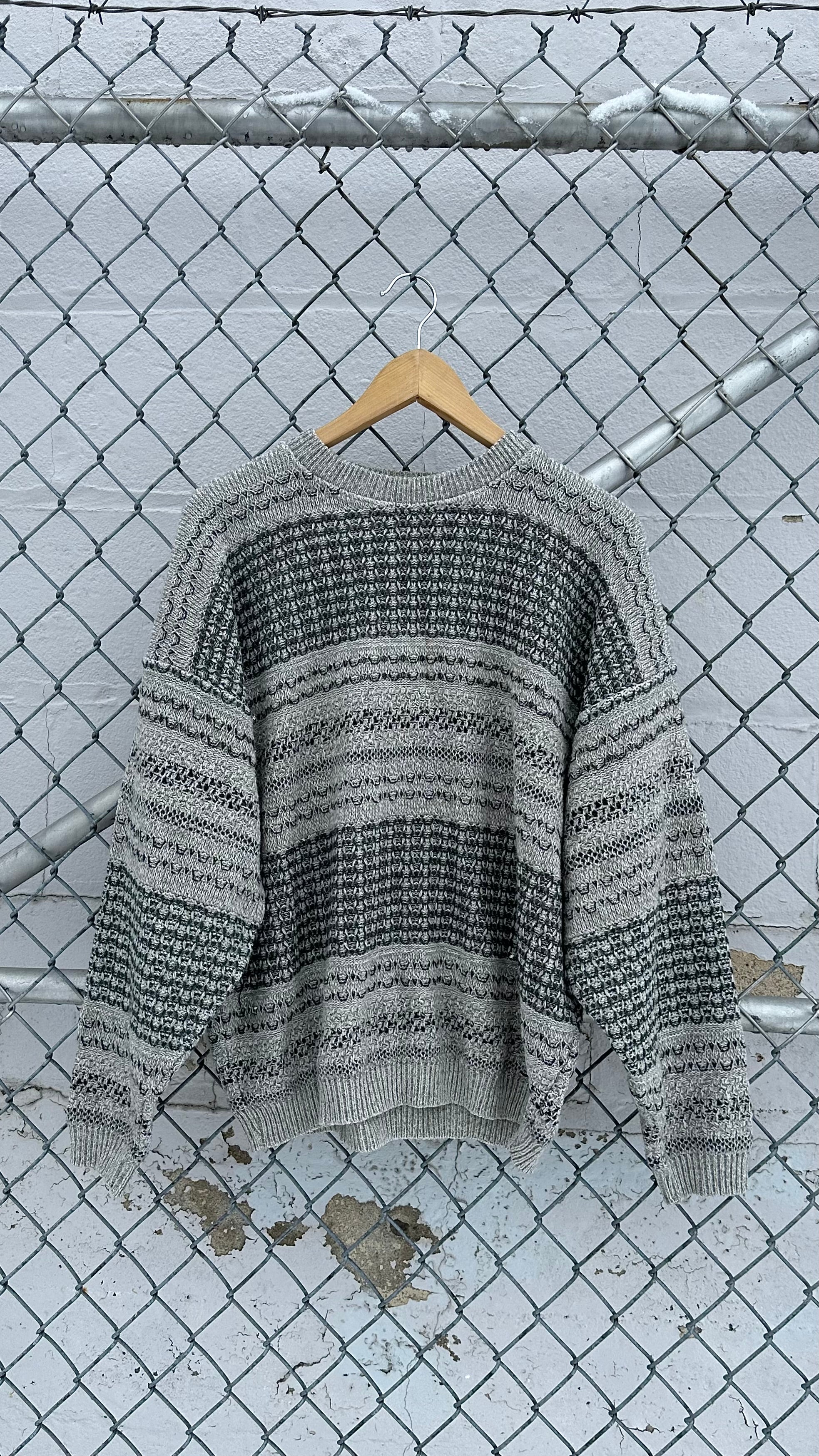 GREY KNIT SIZE MEDIUM