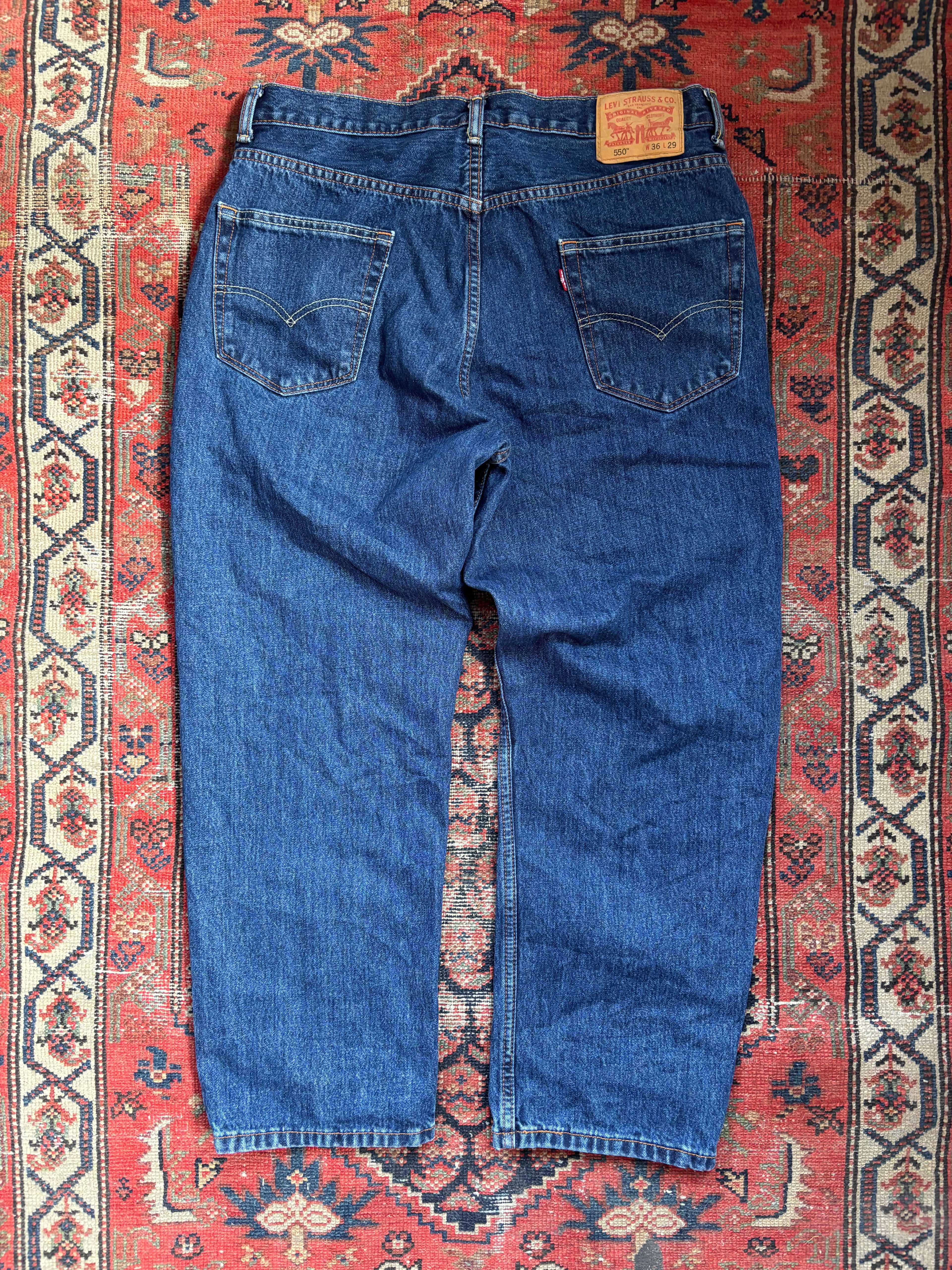 VINTAGE DARK WASH LEVIS 550’S W/36