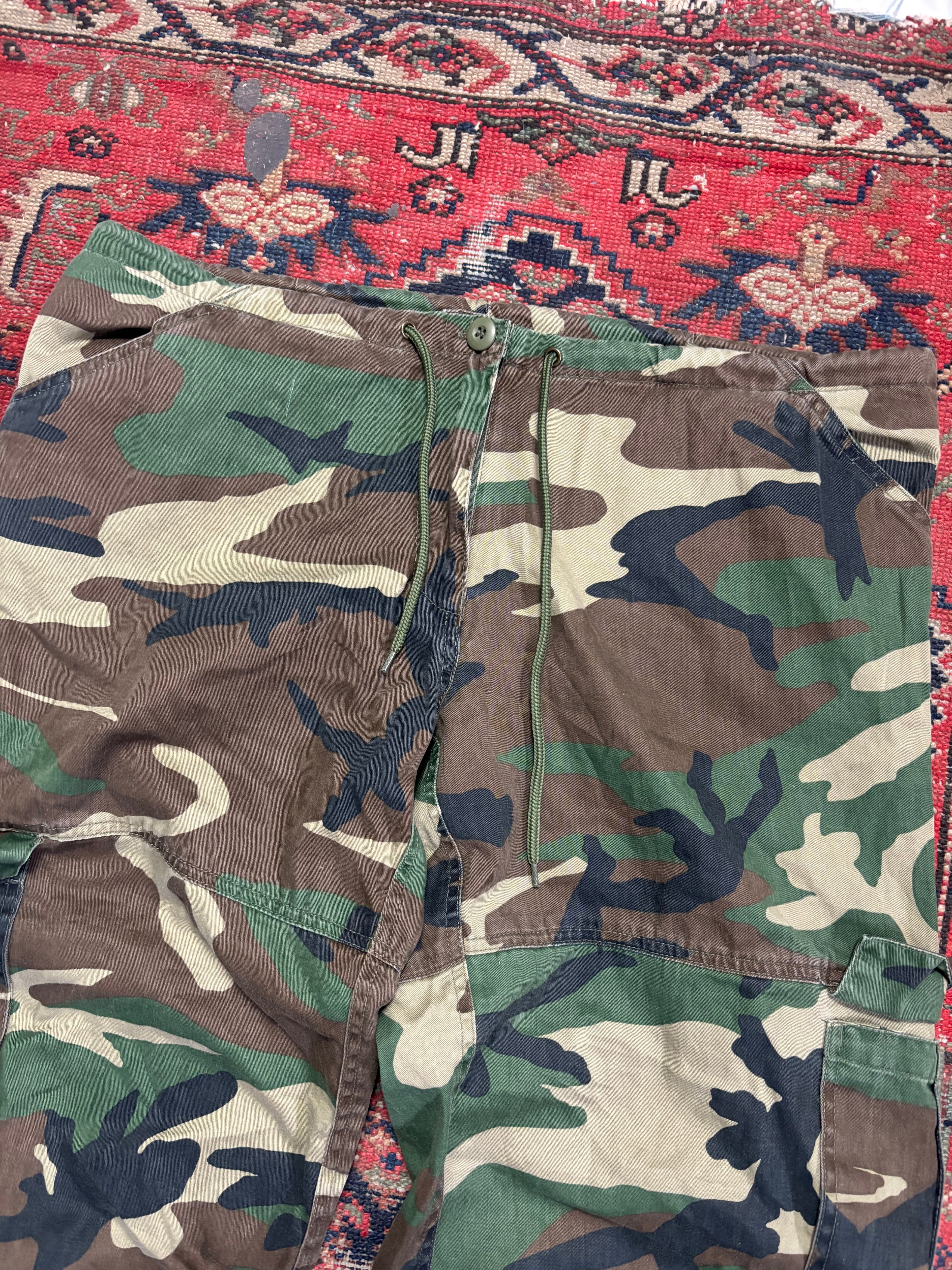 VINTAGE “ROTHCO” MILITARY CAMO CARGOS SIZE LARGE