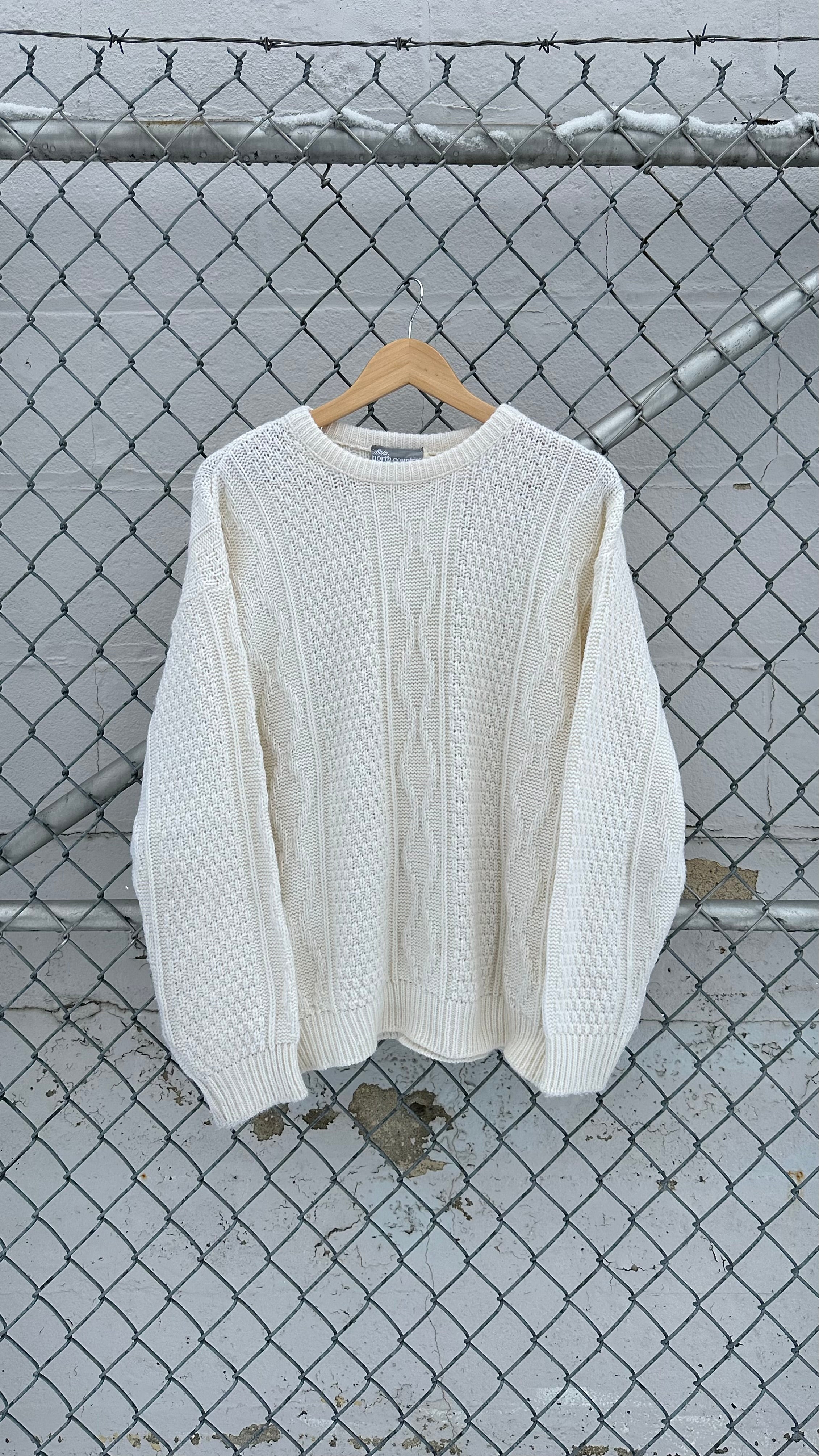 WHITE SWEATER SIZE MEDIUM