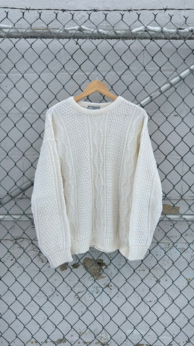WHITE SWEATER SIZE MEDIUM