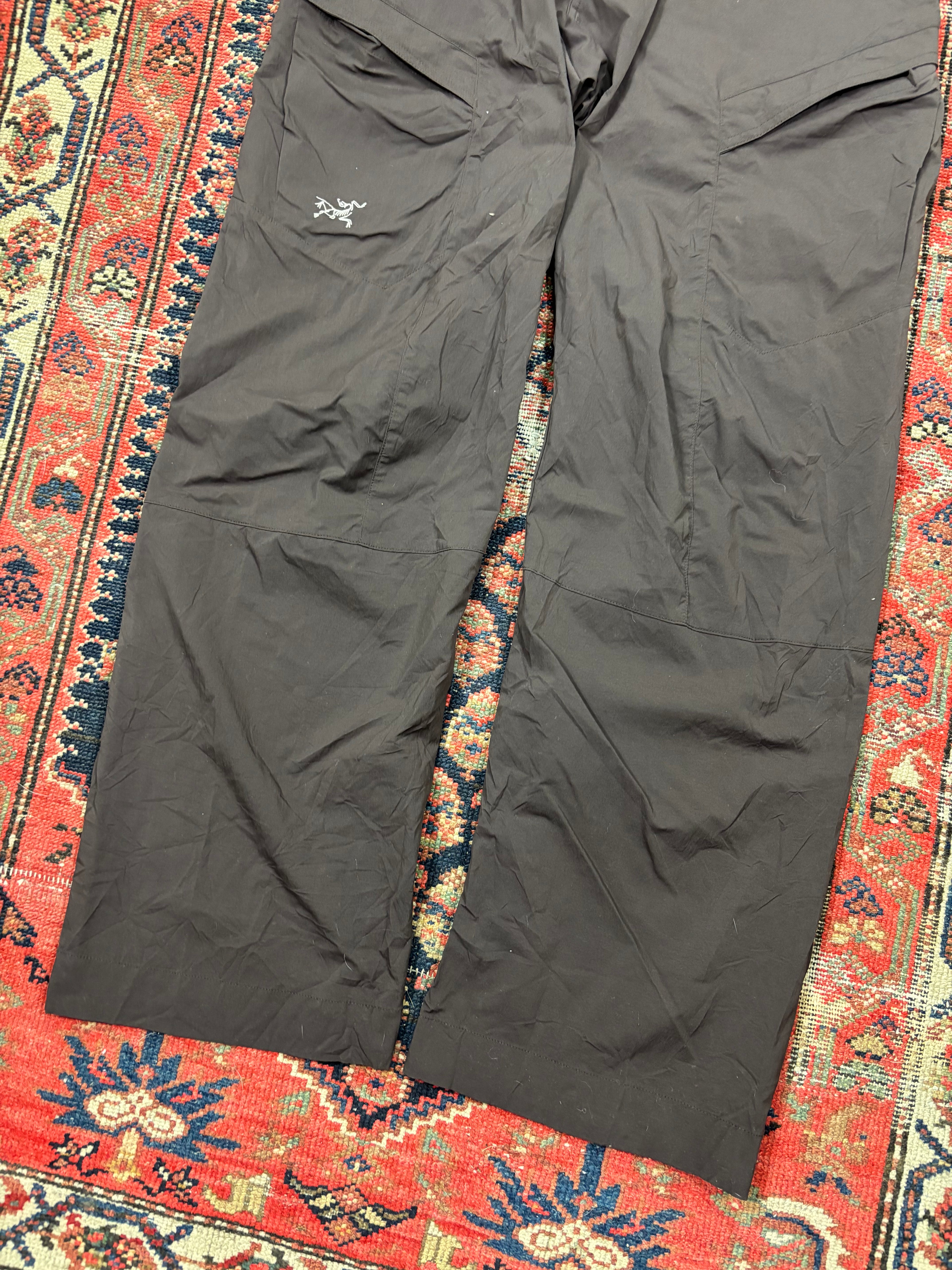 ARC’TERYX BROWN RAMPART NYLON TROUSERS W/36