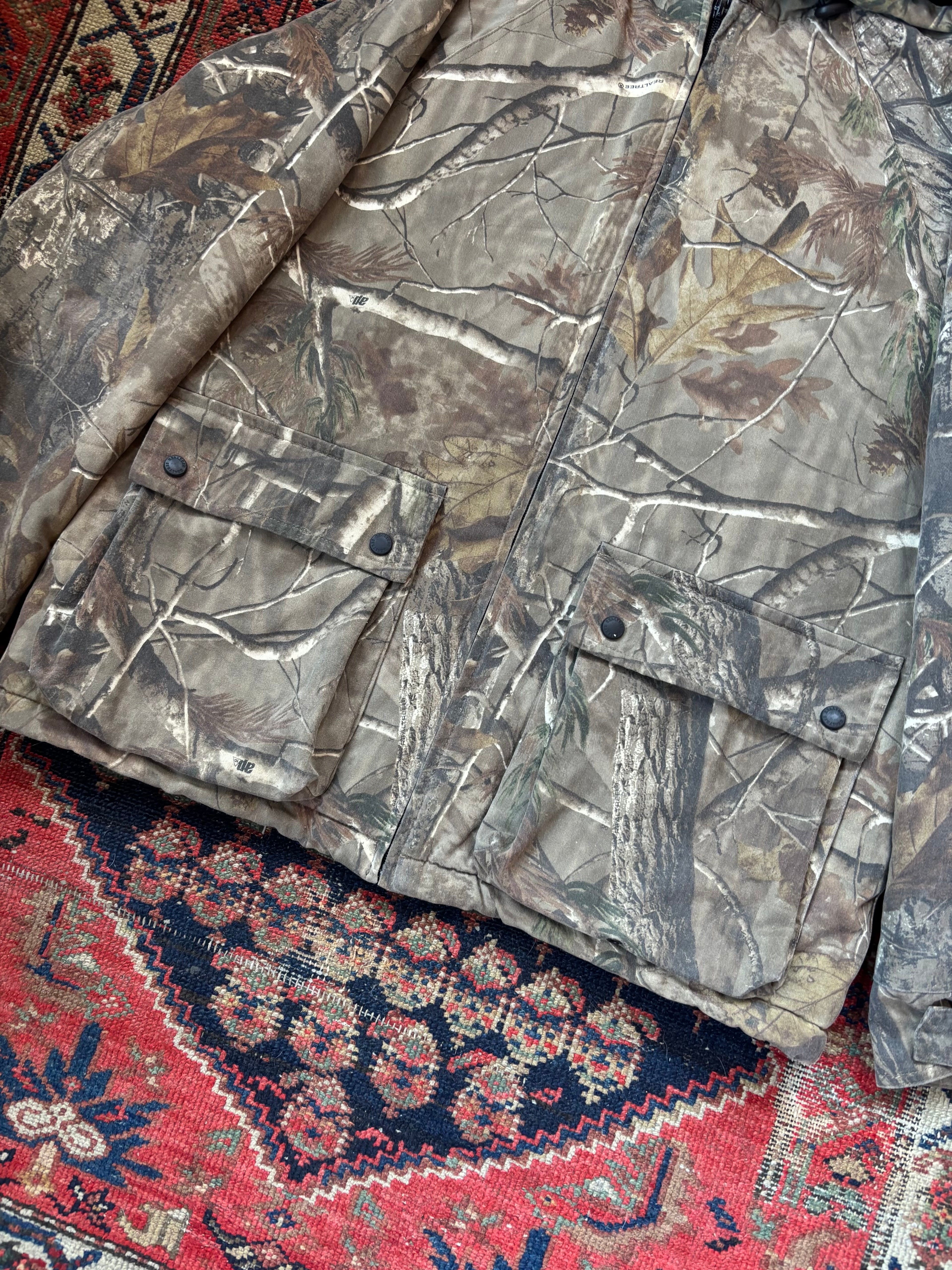 VINTAGE TWO POCKET REALTREE INSULATED HOODED JACKET SIZE MEDIUM