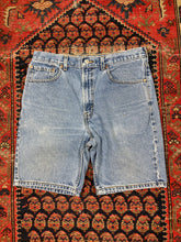 Load image into Gallery viewer, VINTAGE LEVIS 505 BLUE JORTS W/34