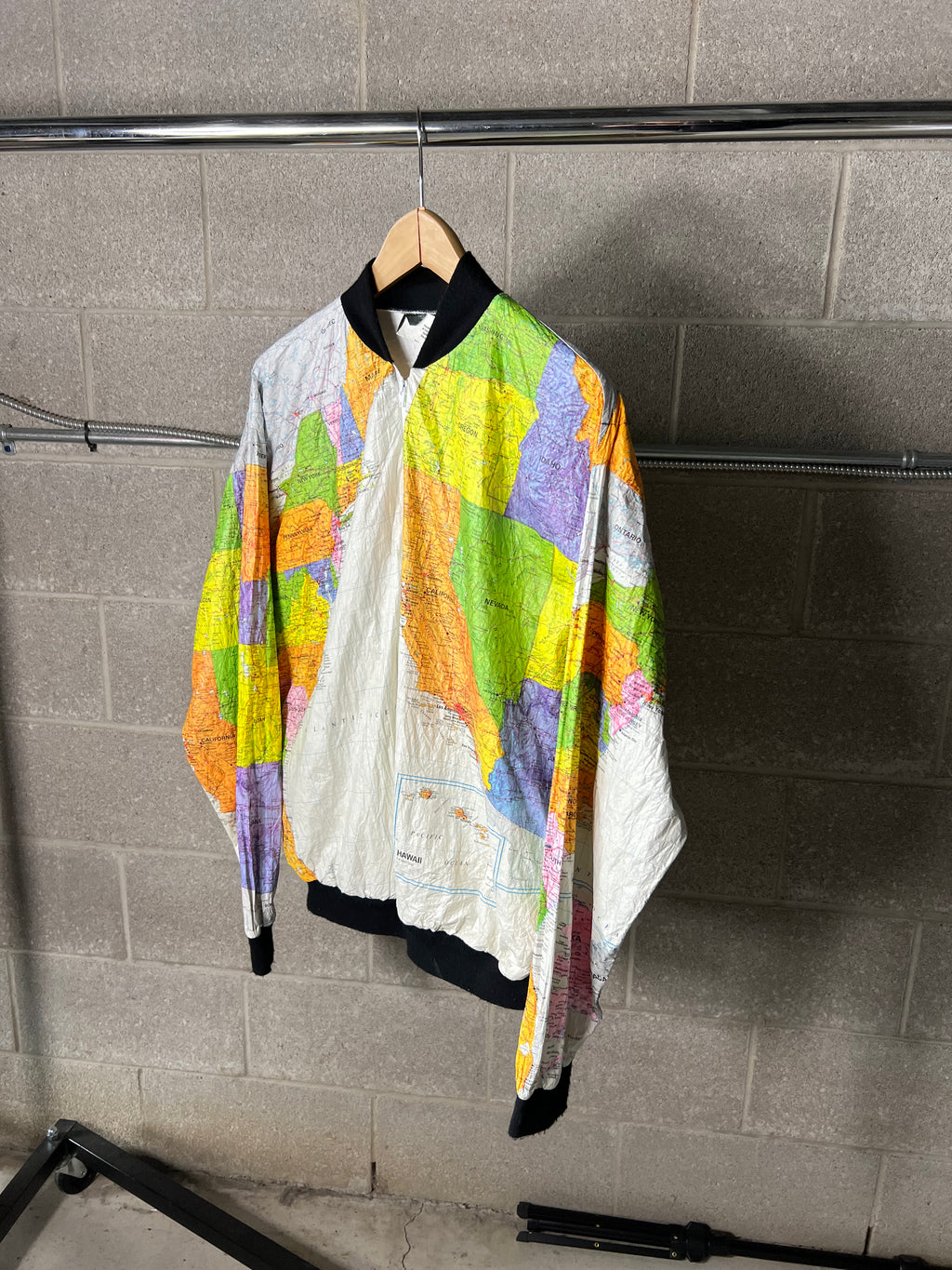 VINTAGE ALL OVER PRINT LIGHT JACKET - SIZE/S-M
