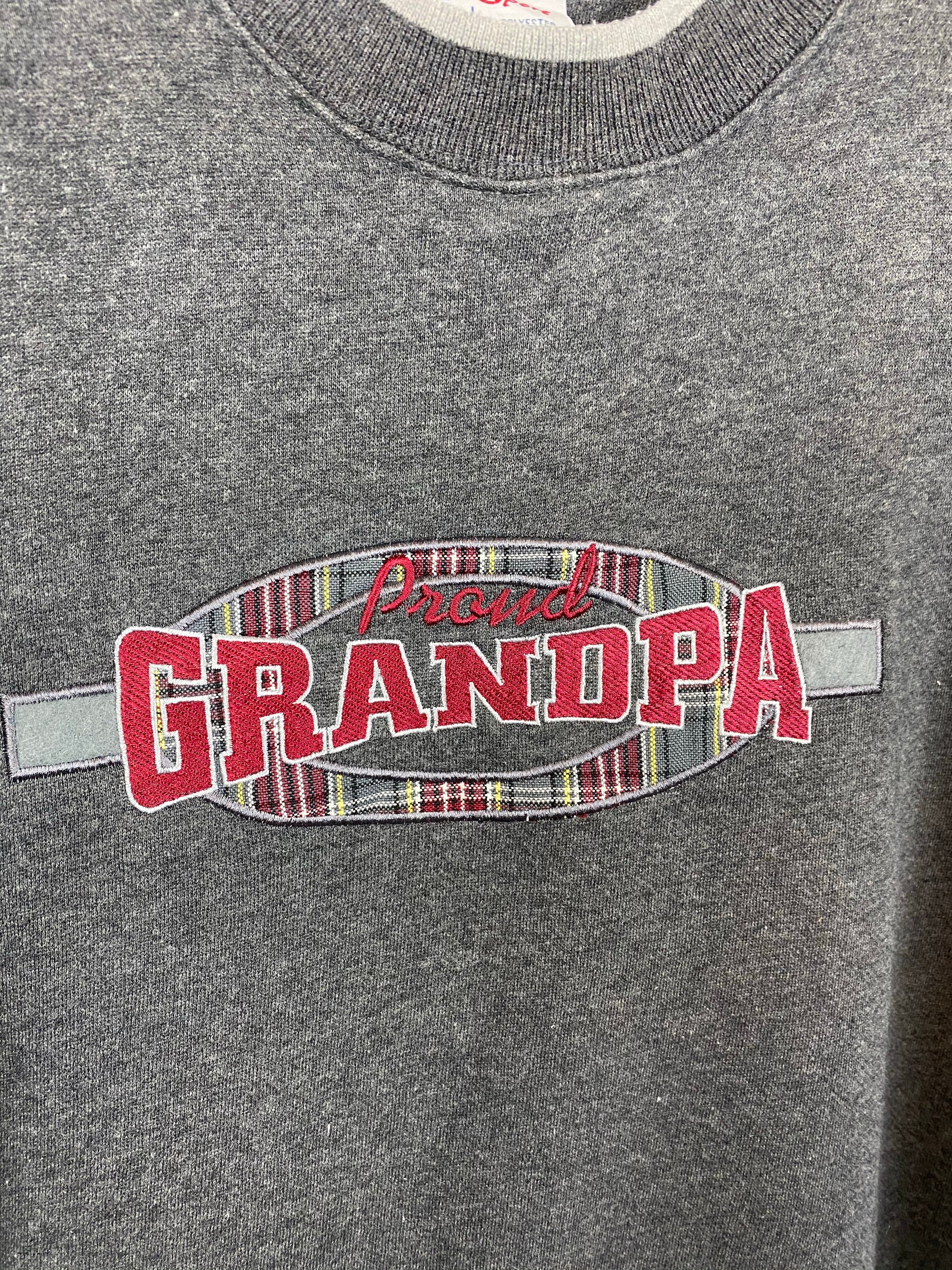 Vintage Embroidered Proud Grandpa crewneck - M