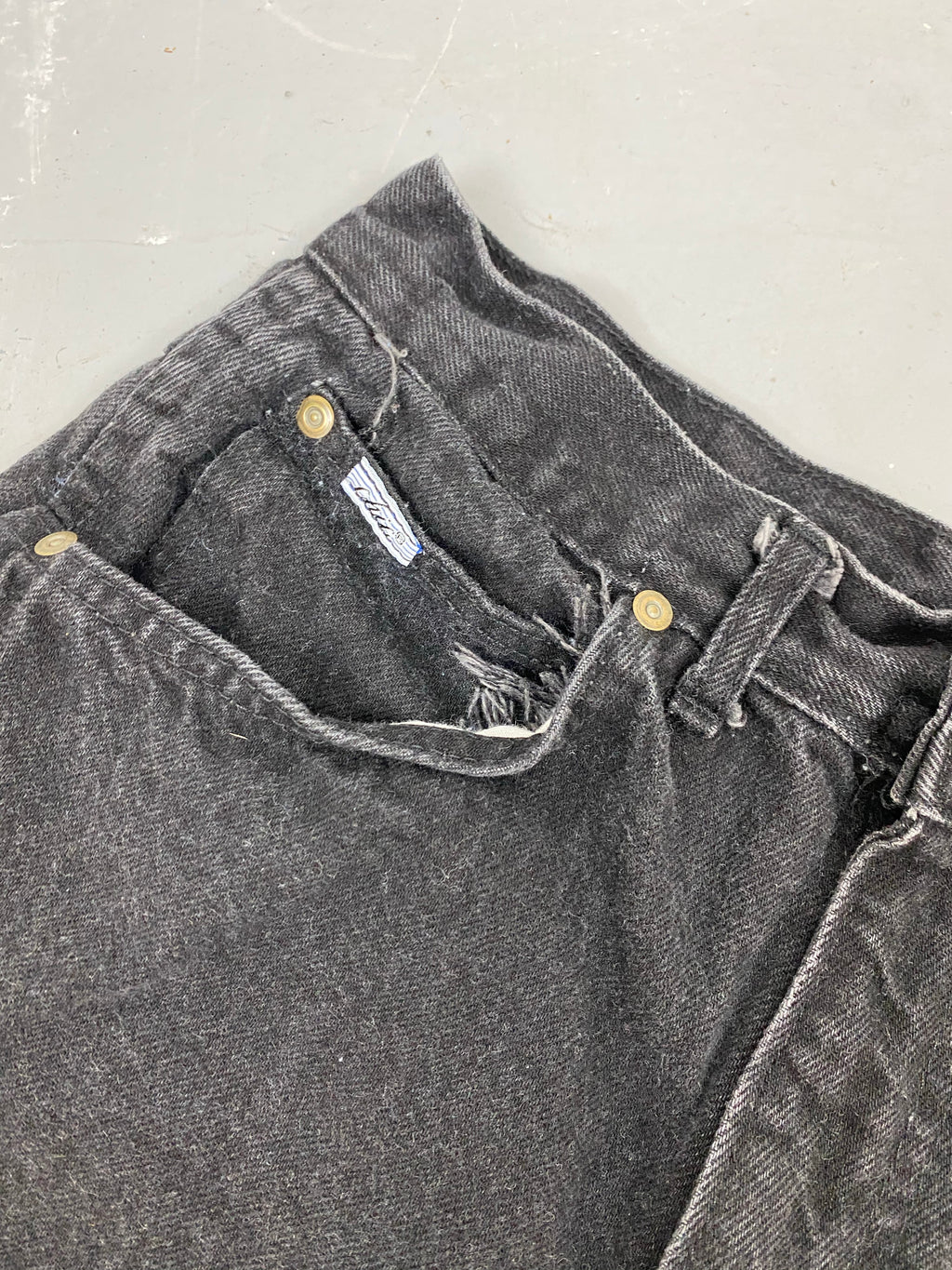 90s high waisted Chic frayed denim shorts - 28in