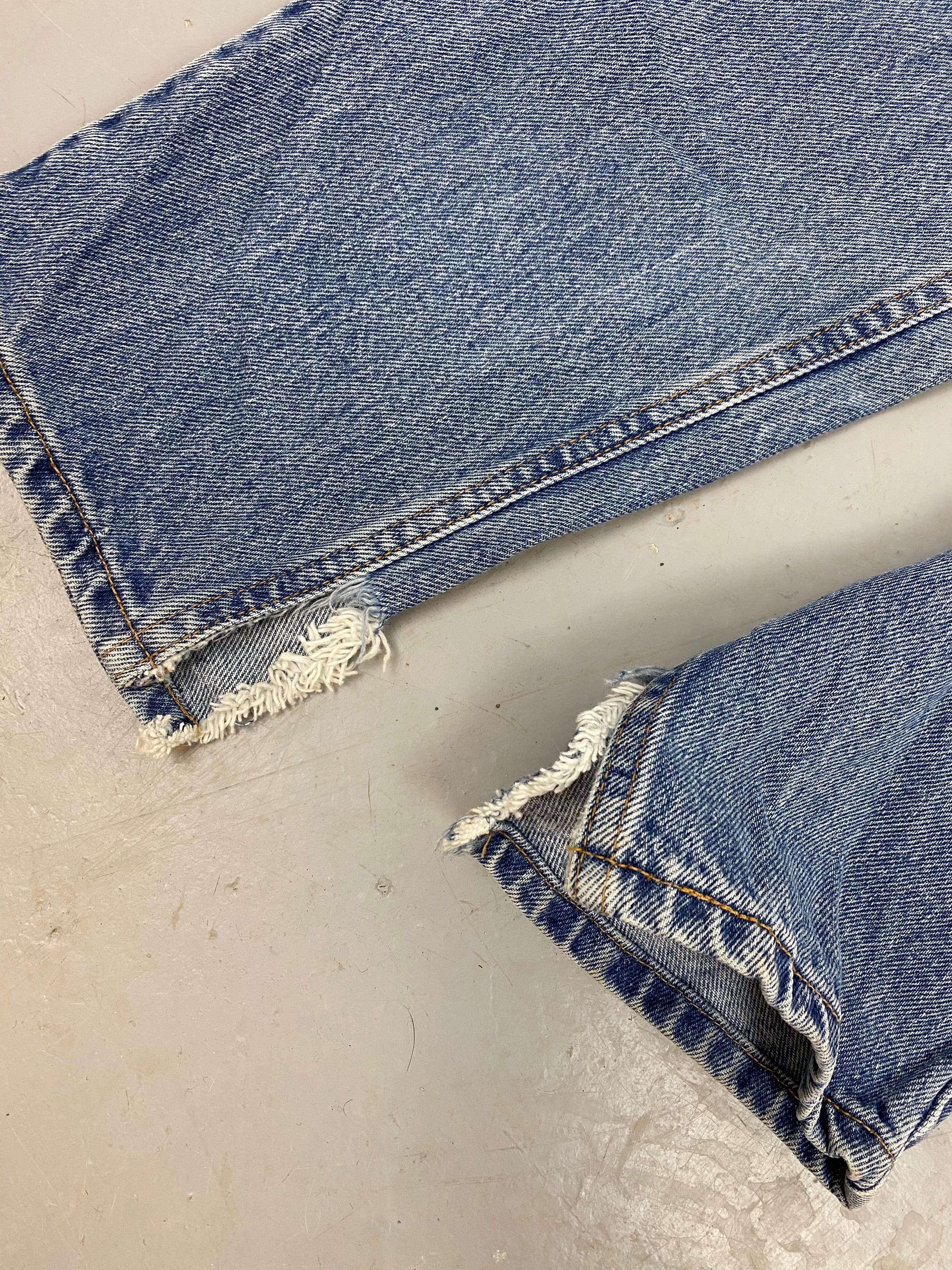 90s Fitted high waisted Levi’s denim