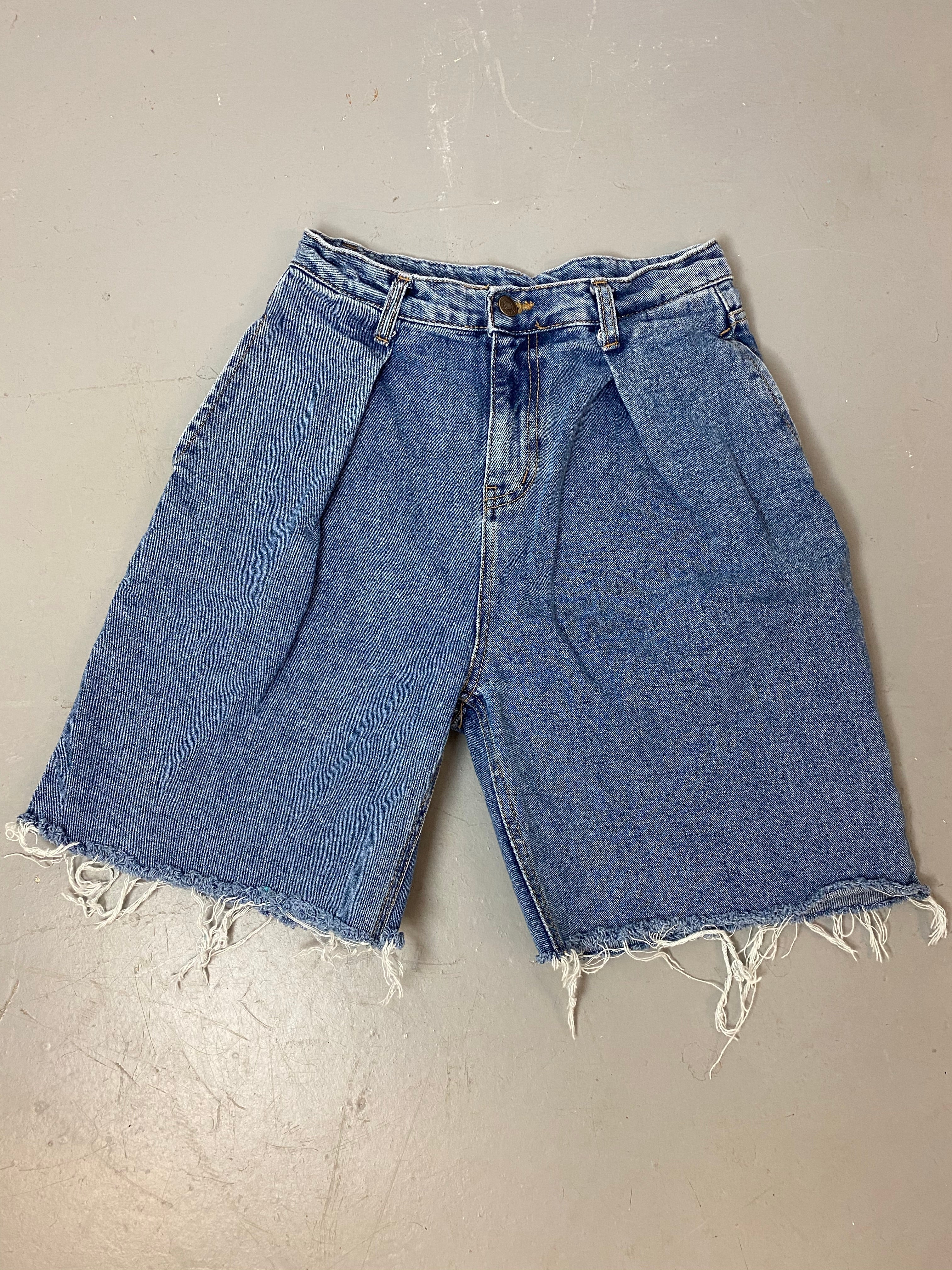 Vintage Pleated High Waisted Frayed Denim Shorts - 28in