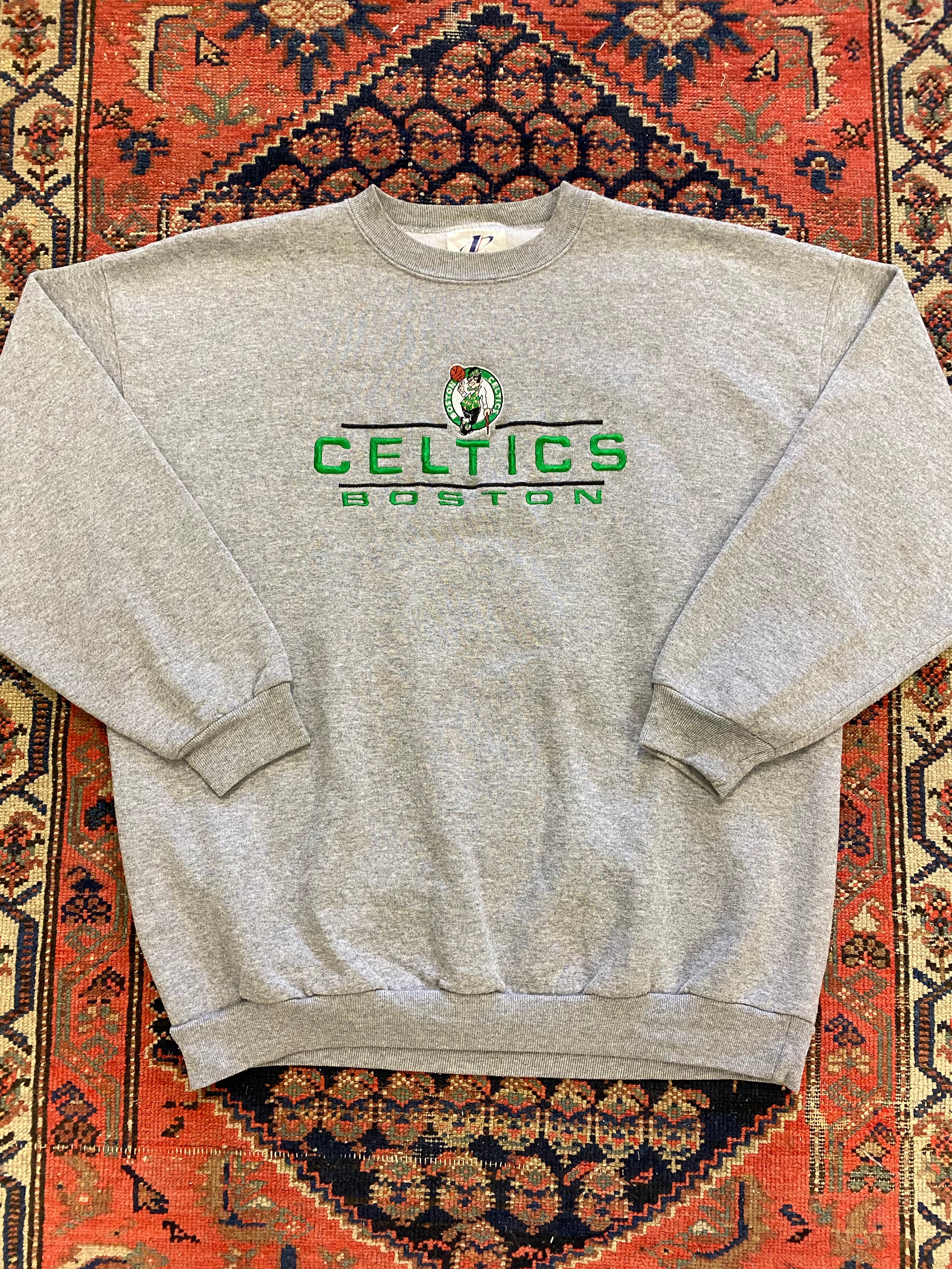 Vintage embroidered Boston Celtics Crewneck - L