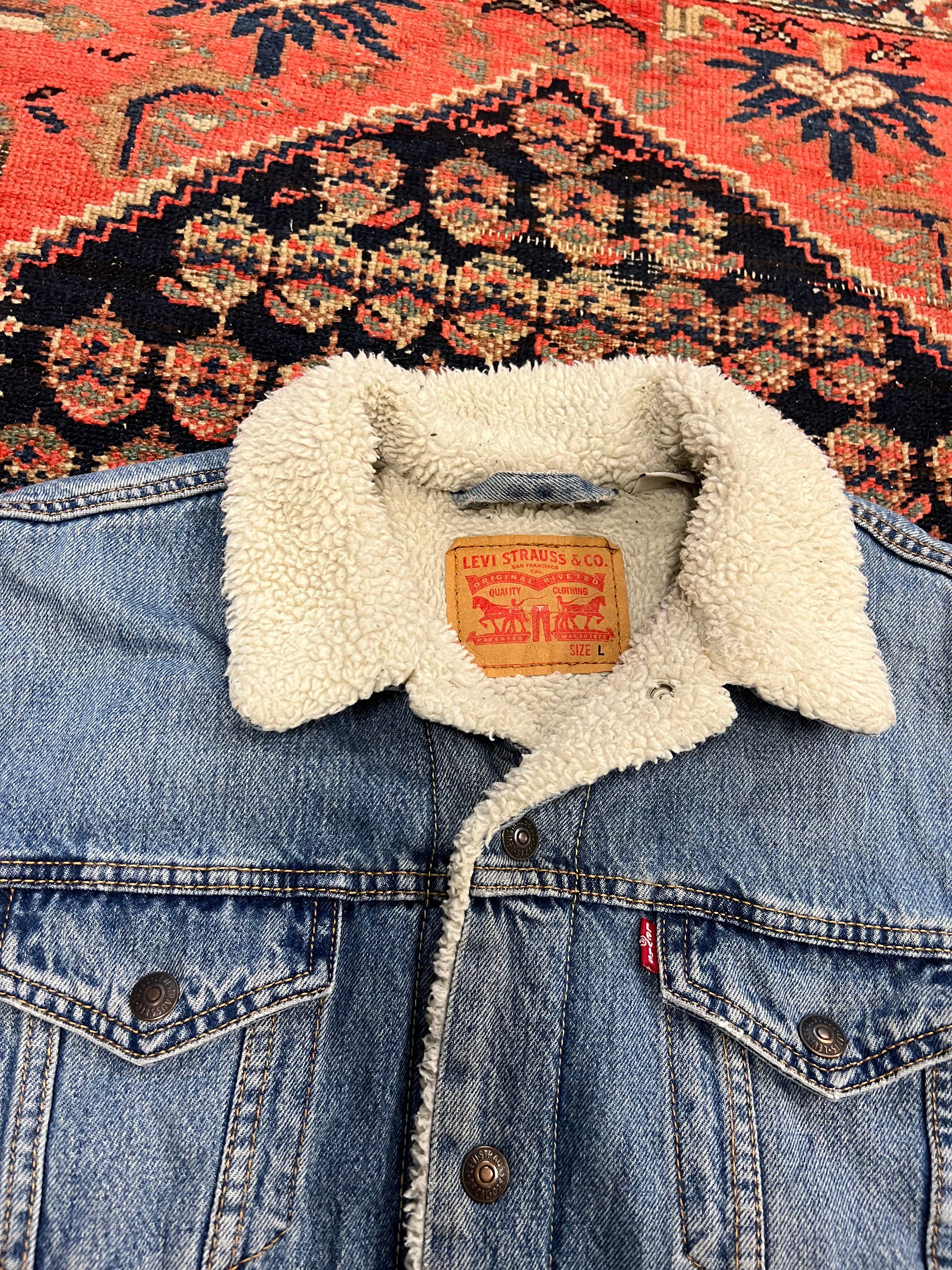 VINTAGE LEVIS DENIM JACKET - SMALL