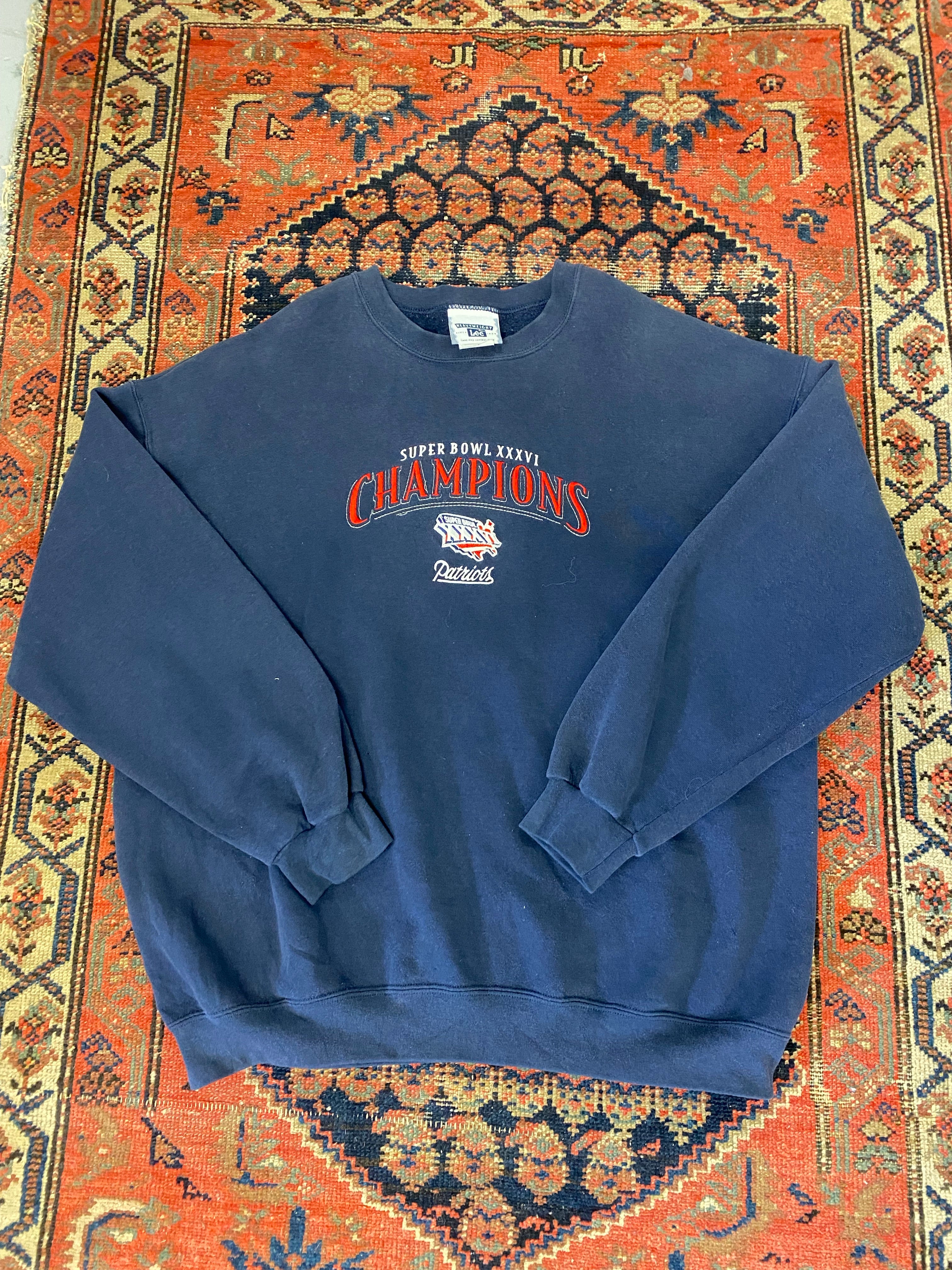 Vintage Patriots Embroidered Super Bowel Champions Crewneck - L