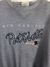 Load image into Gallery viewer, Vintage embroidered Patriots crewneck