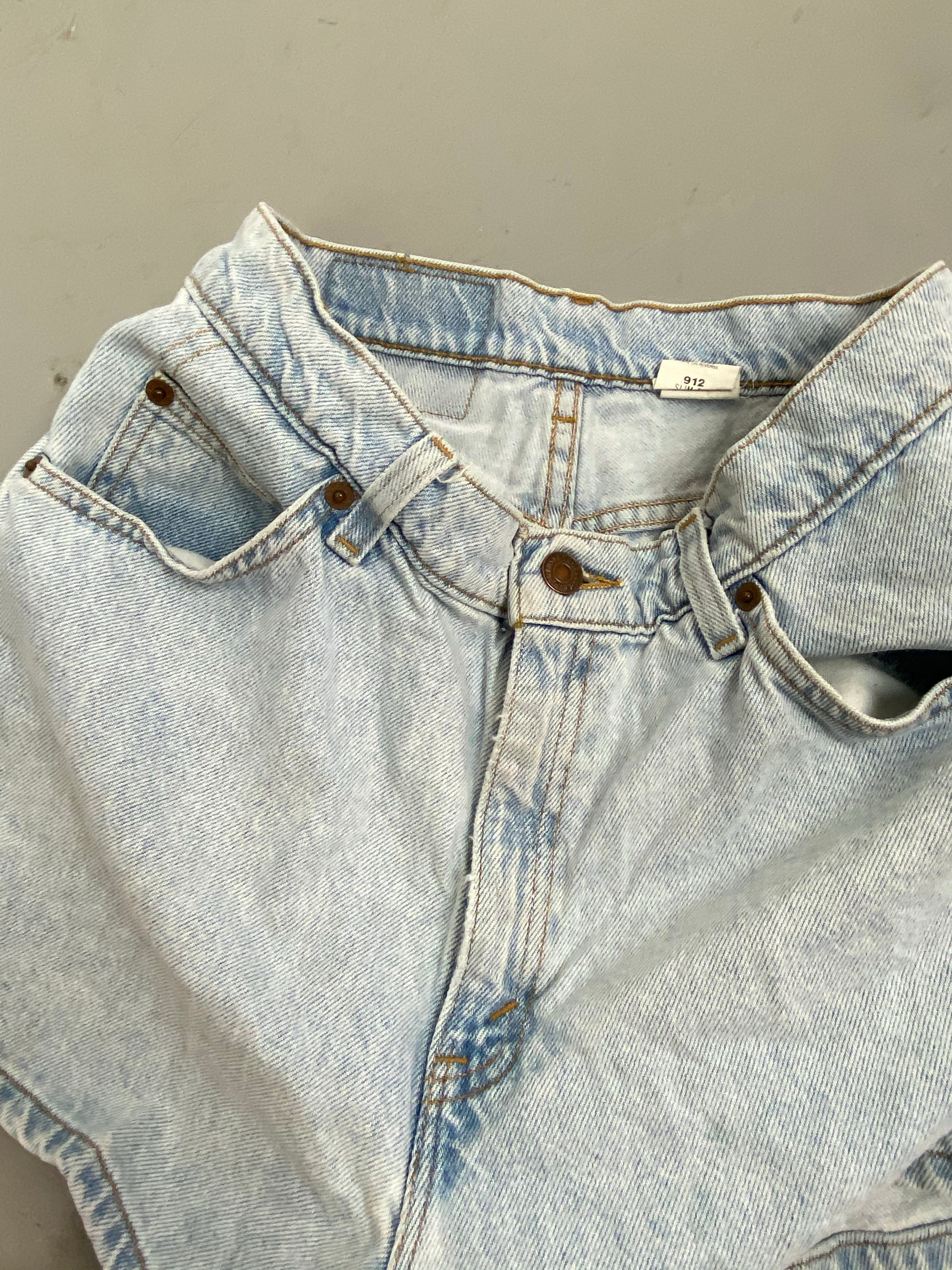 90s orange tab Levi’s denim high waisted shorts