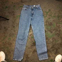 Load image into Gallery viewer, High waisted denim Levi’s