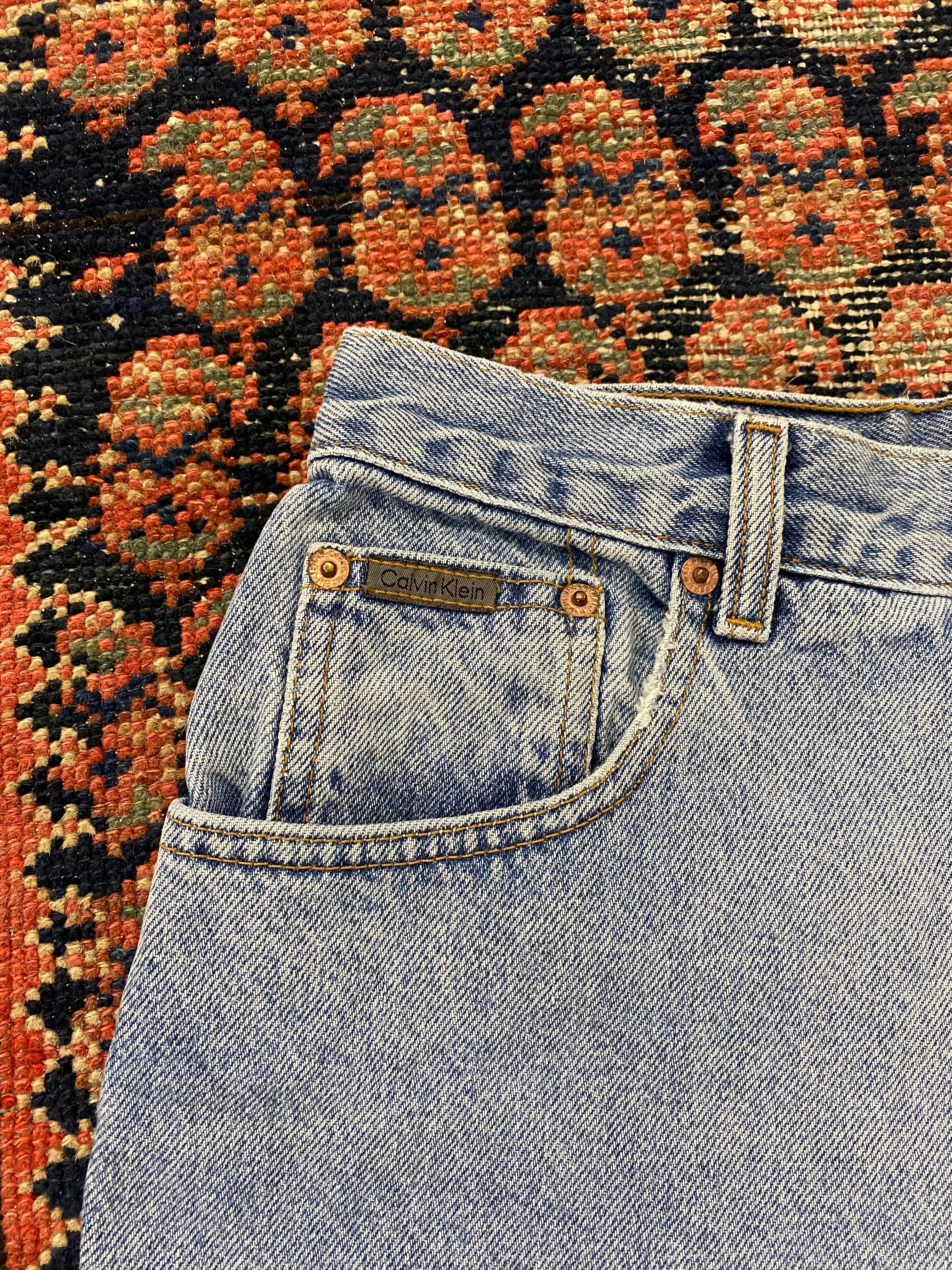 Vintage Cuffed High Waisted Calvin Shorts - 29IN/W