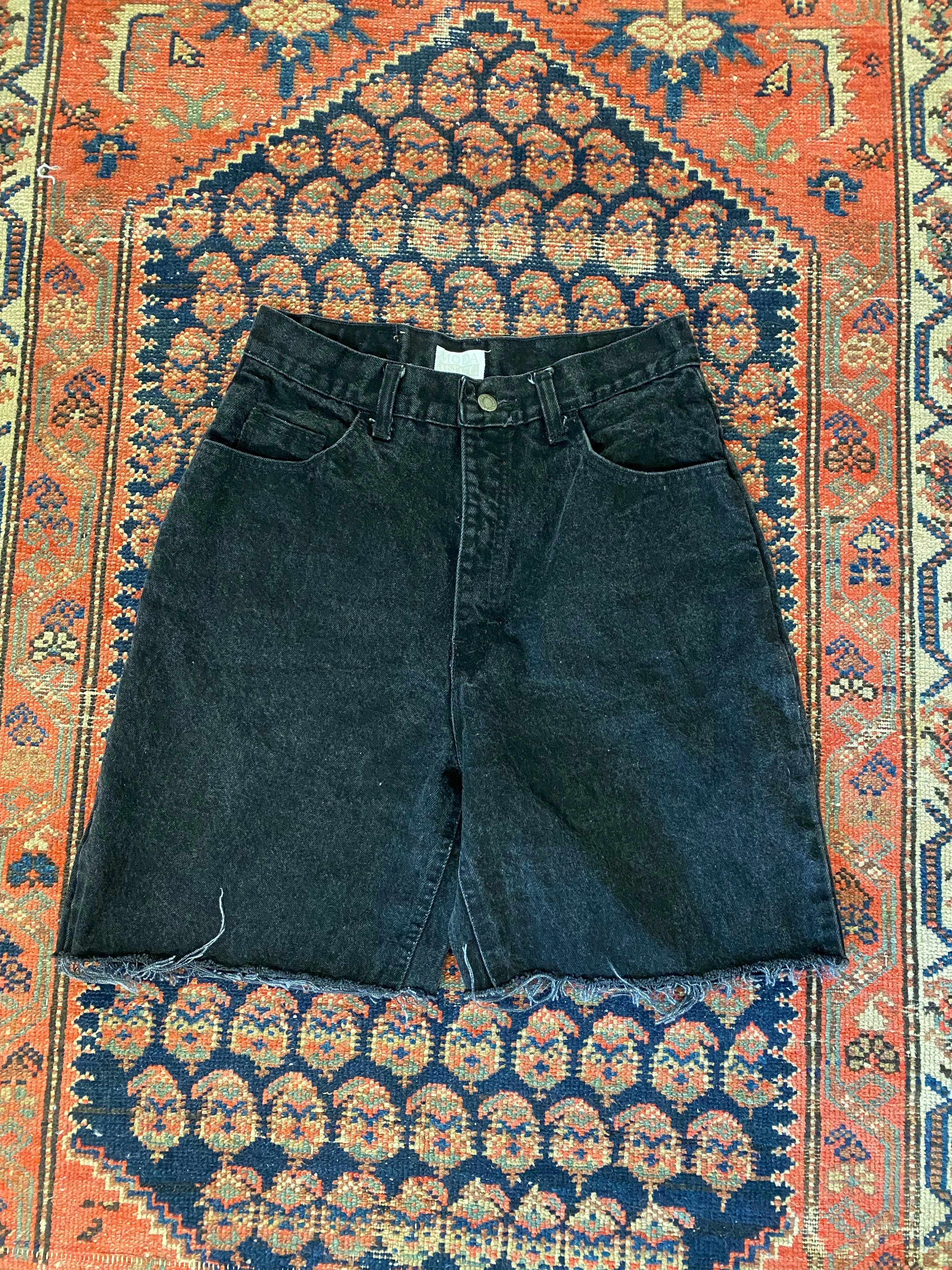 90s High Waisted London Jenas Frayed Denim Shorts - 28in