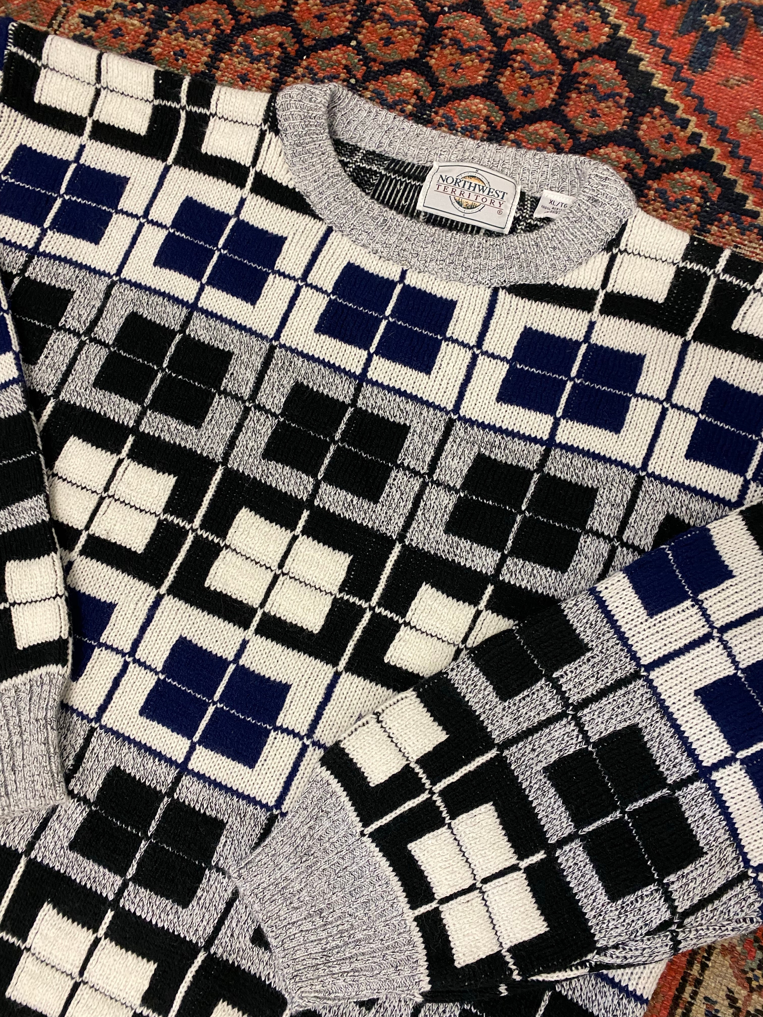 Vintage Patterned Knit Sweater - L