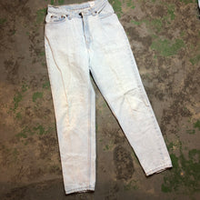 Load image into Gallery viewer, Light wash high waisted denim pants
