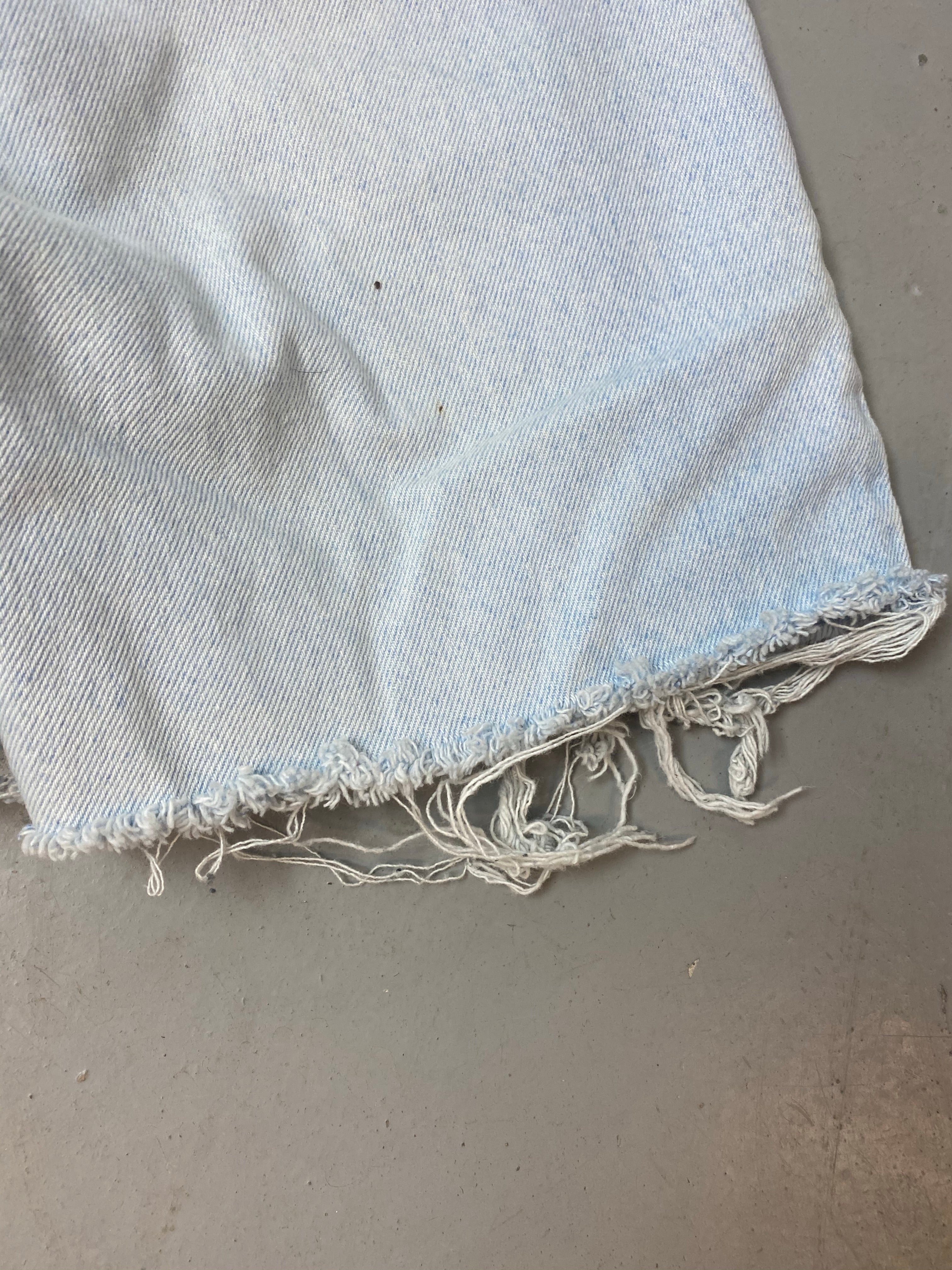 90s Light Wash Lee Frayed Denim Shorts - 26in