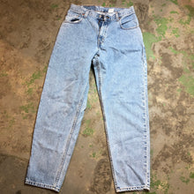Load image into Gallery viewer, High waisted Levi’s denim pants