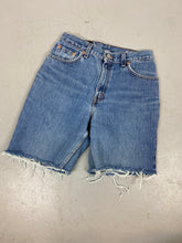Load image into Gallery viewer, Vintage blue Levi’s high waisted frayed denim shorts - 28in