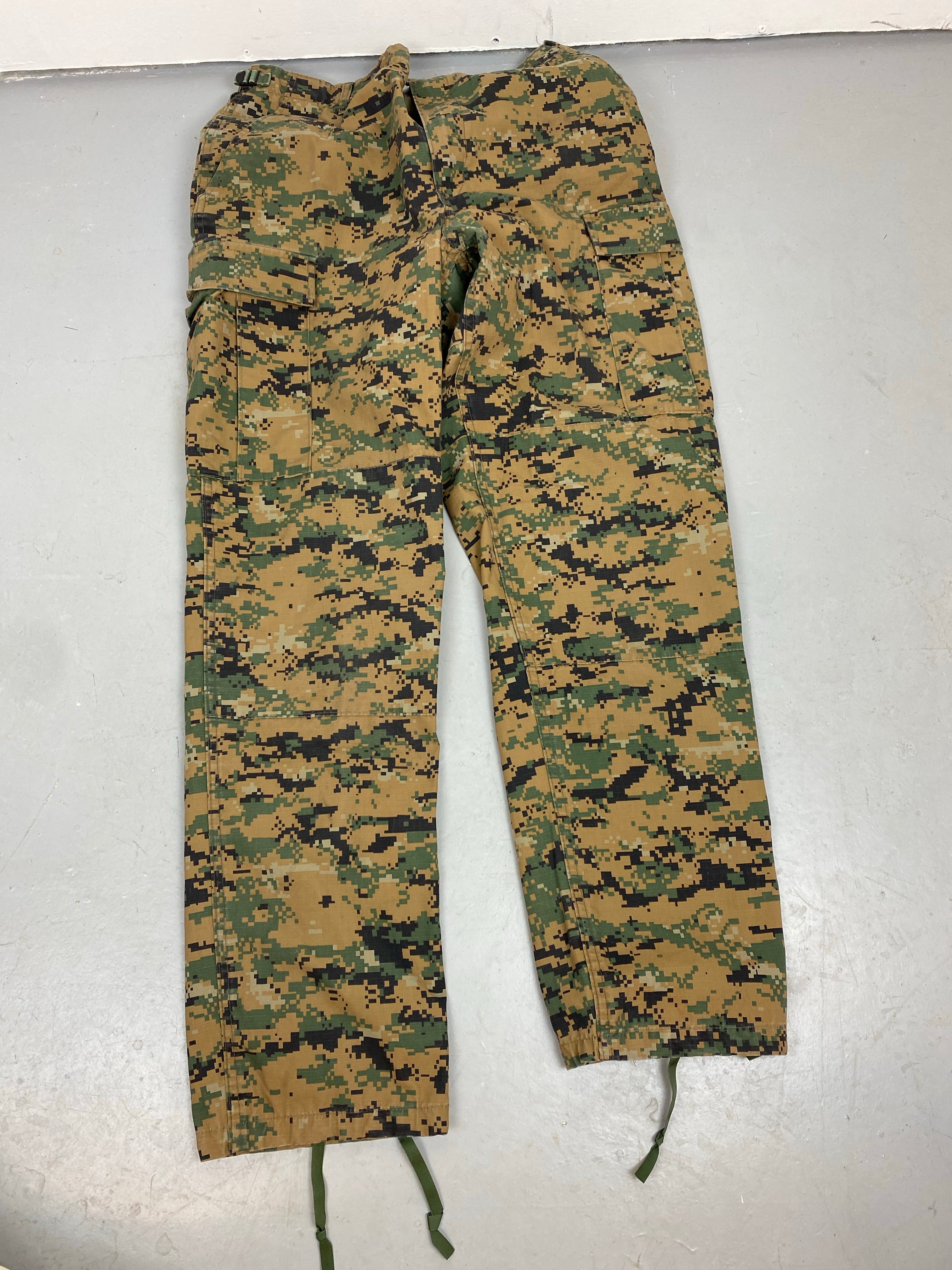 Vintage cargo camo pants
