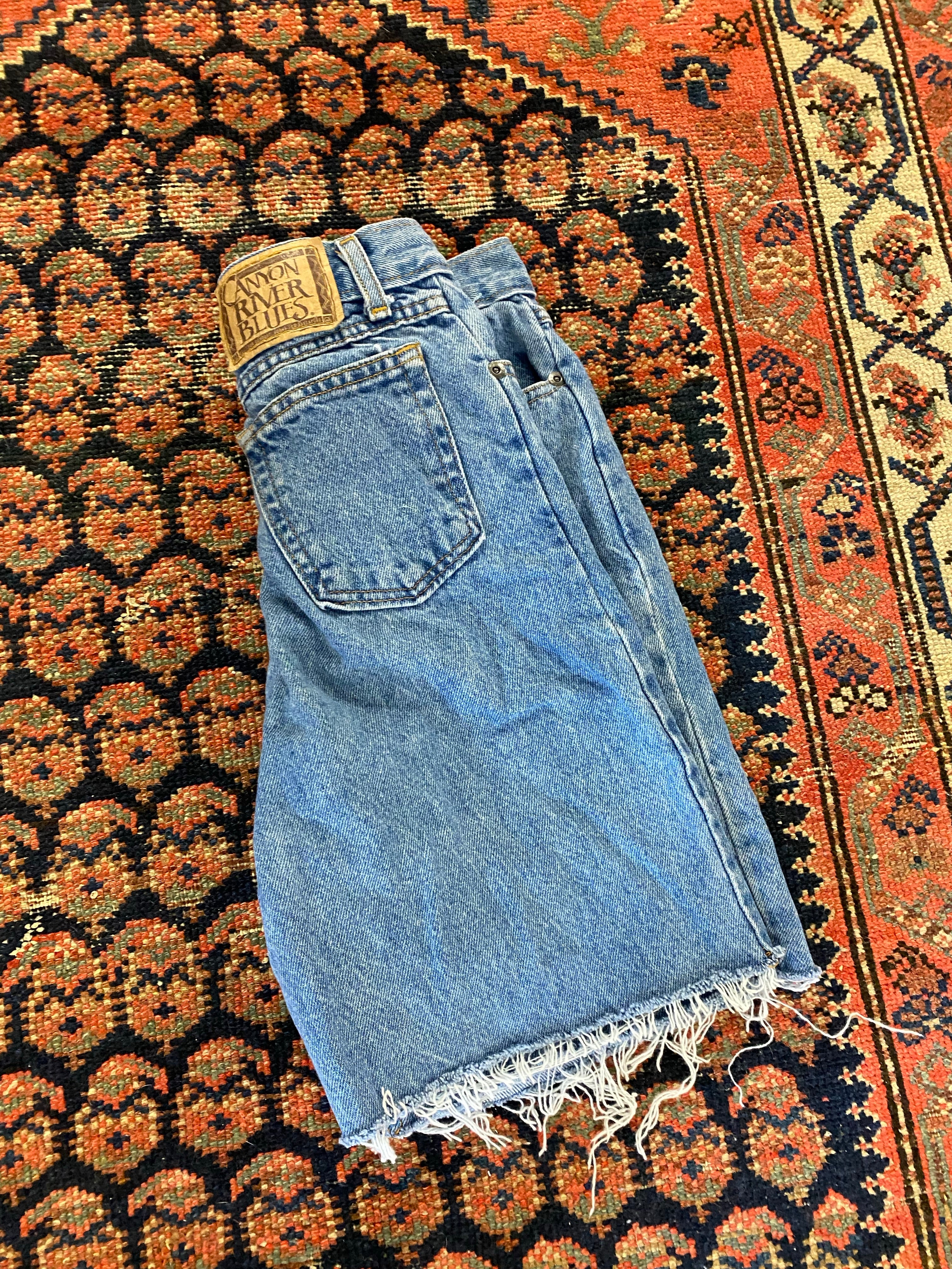 Vintage High Waisted Canyon River Blues Frayed Denim Shorts - 26in