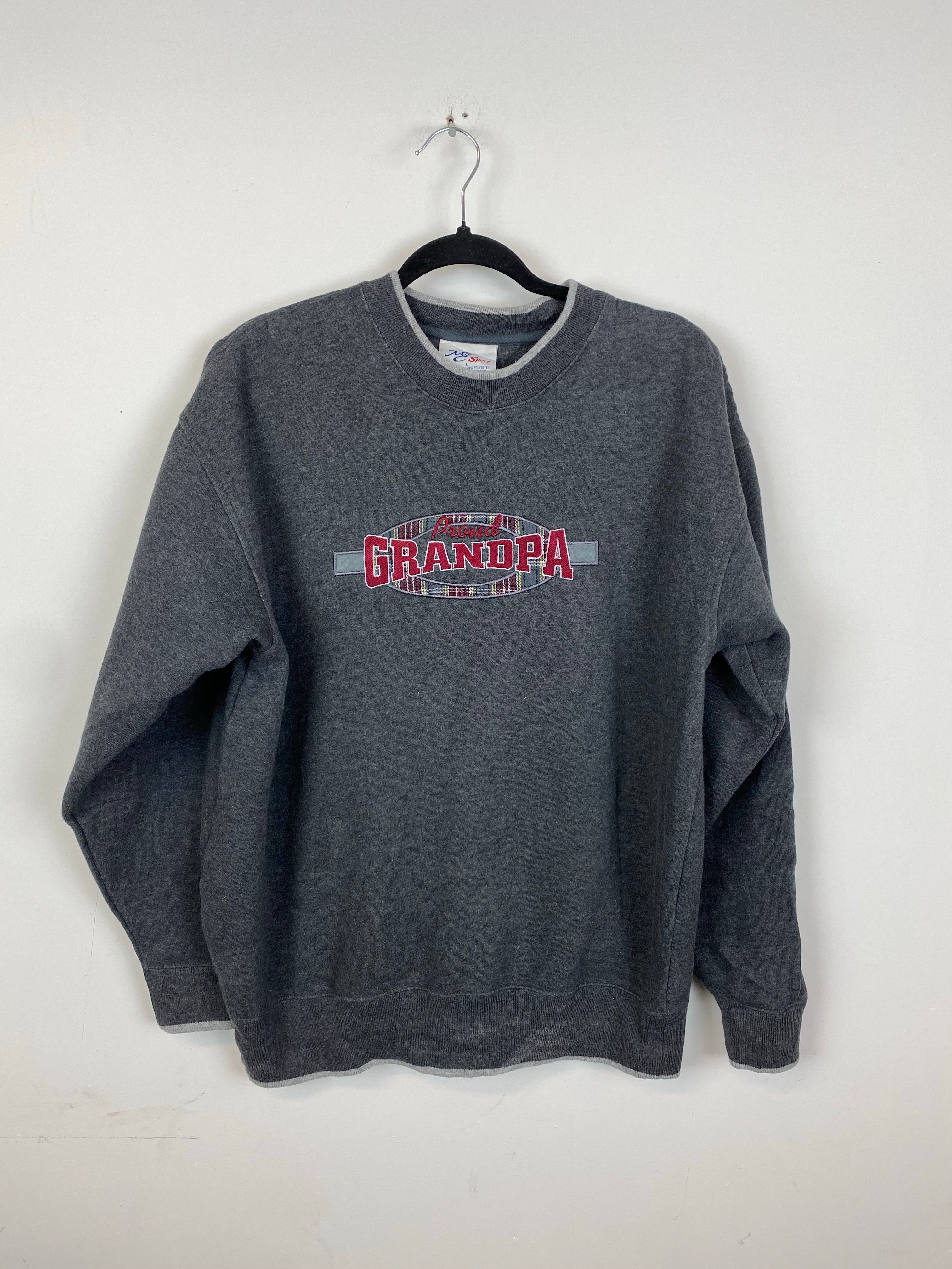 Vintage Embroidered Proud Grandpa crewneck - M
