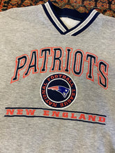 Load image into Gallery viewer, 90s New England Patriots Crewneck - M