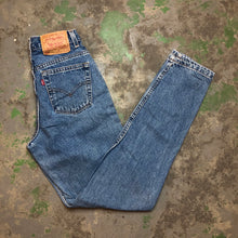 Load image into Gallery viewer, High waisted Levi’s denim