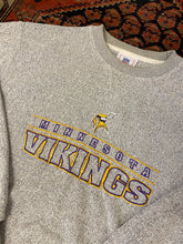 Load image into Gallery viewer, 90s Embroidered Vikings Crewneck - M