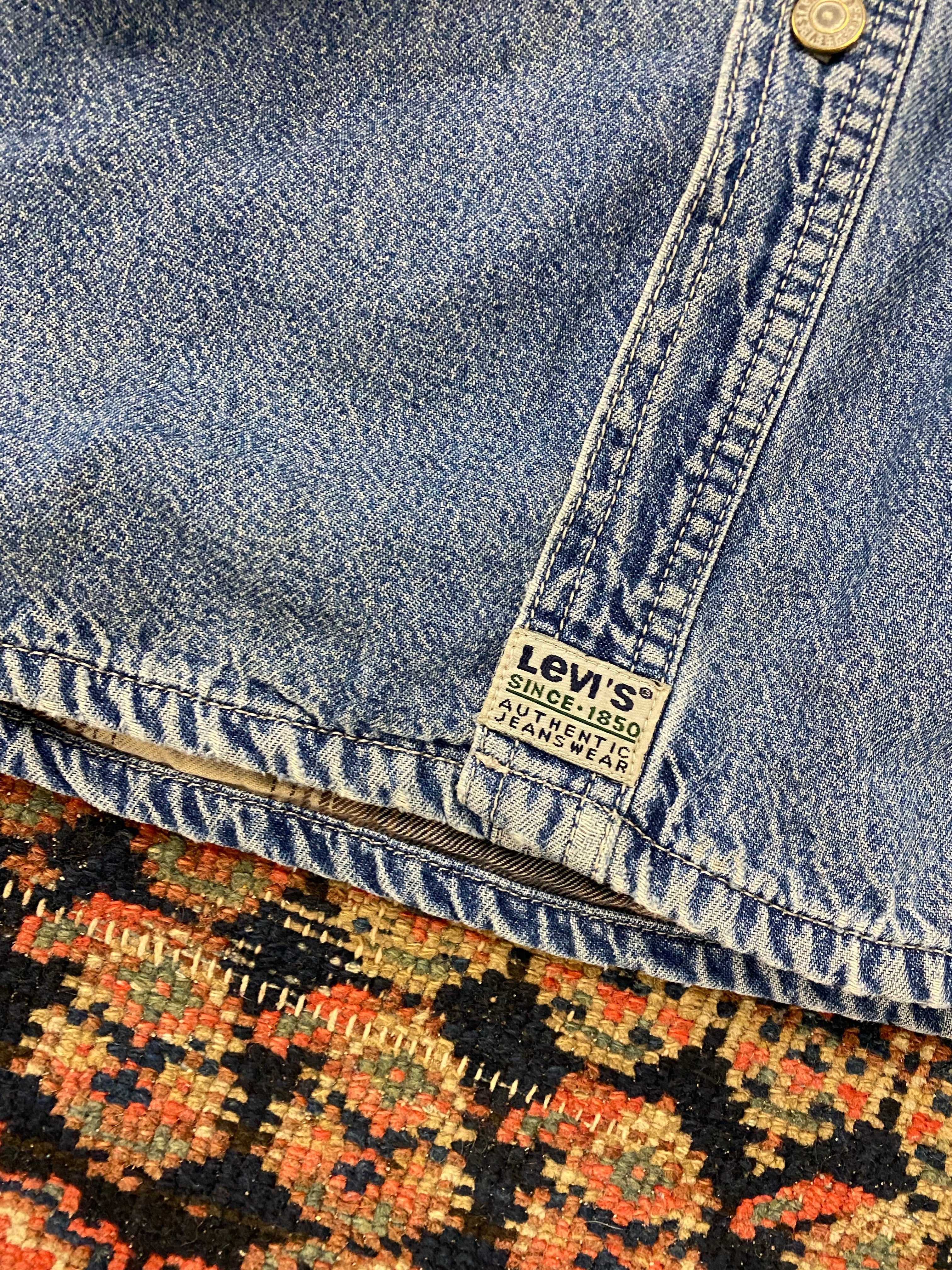 Vintage Levi’s Button Up Shirt - L/XL