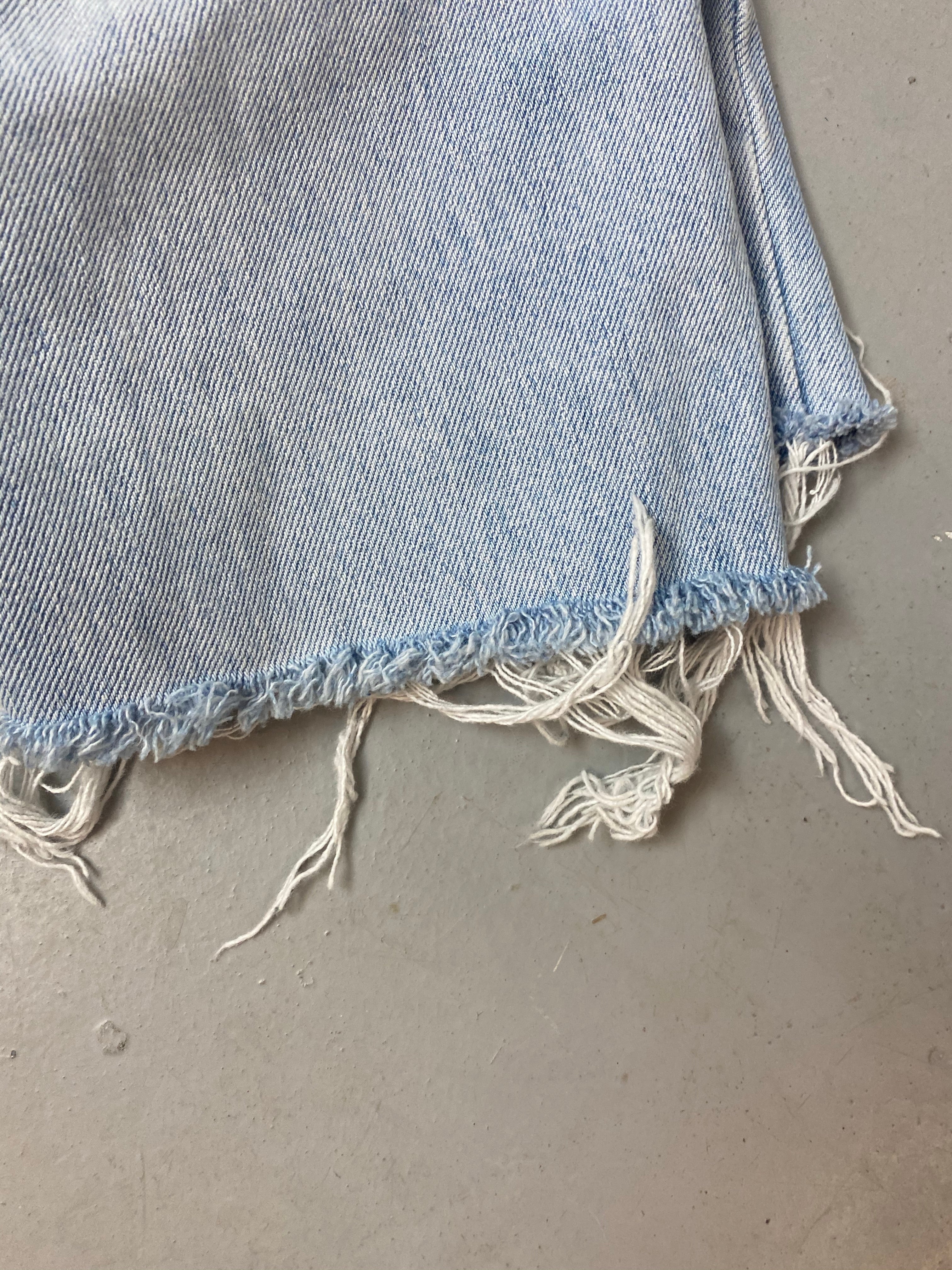 Vintage High Waisted Levi’s Frayed Denim Shorts - 25in
