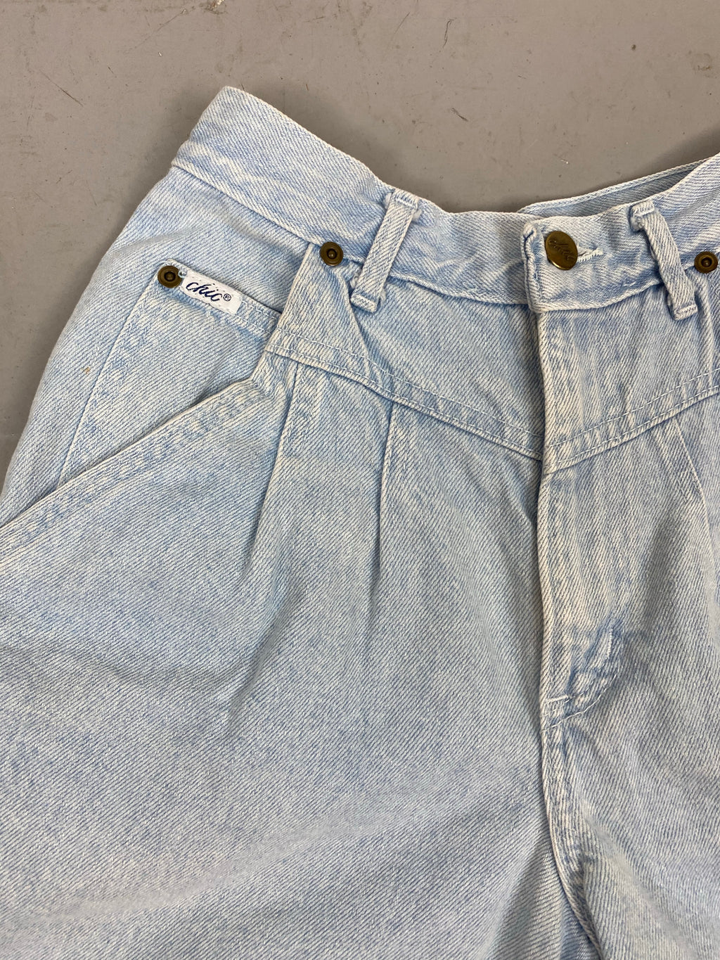90s pleated high waisted denim shorts - 24in