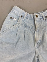 Load image into Gallery viewer, 90s pleated high waisted denim shorts - 24in