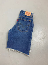 Load image into Gallery viewer, 90s frayed high waisted Levi’s denim