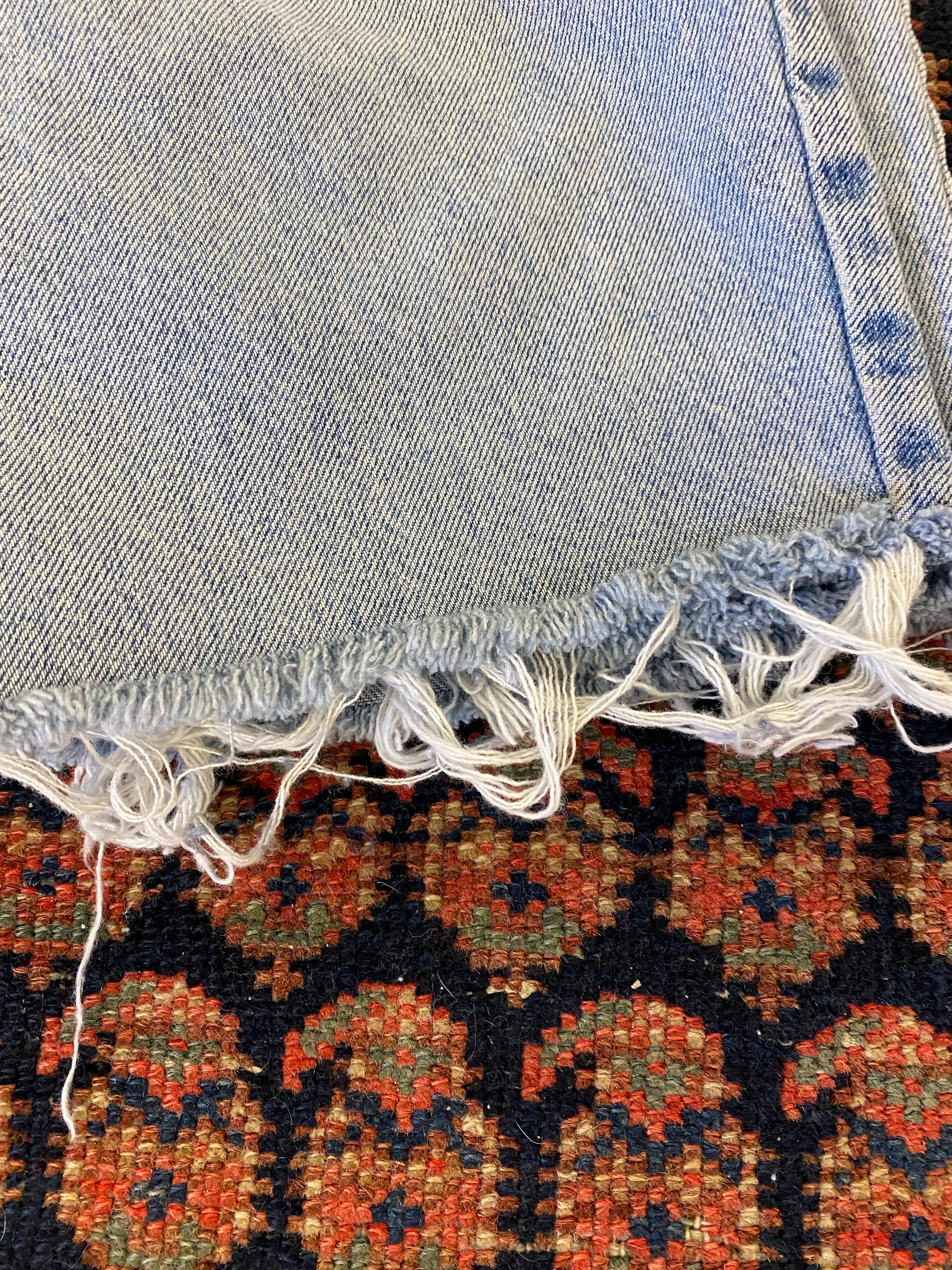 90s High Waisted Jones Frayed Denim Shorts - 28in