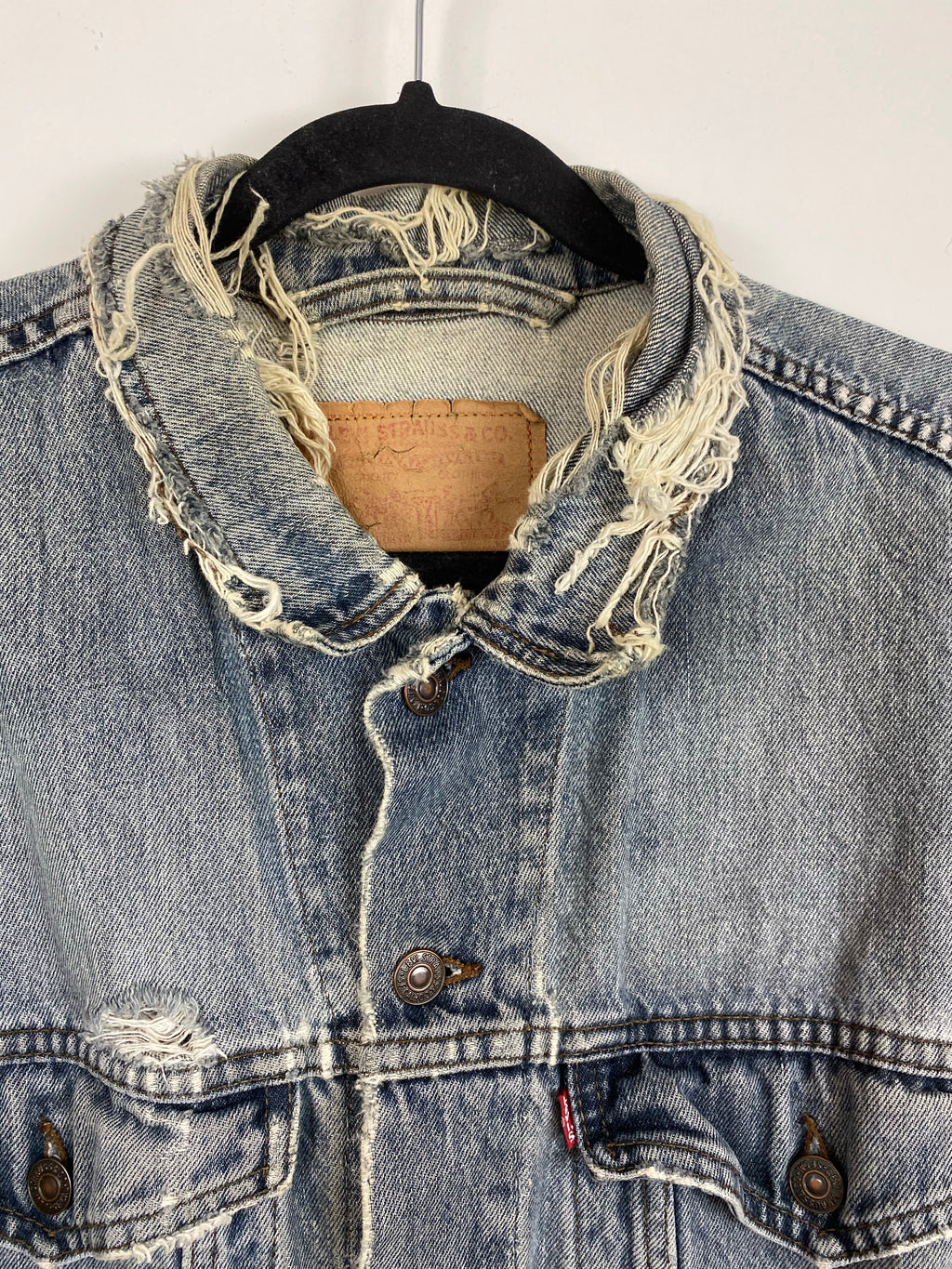 90s distressed Levi’s denim jacket