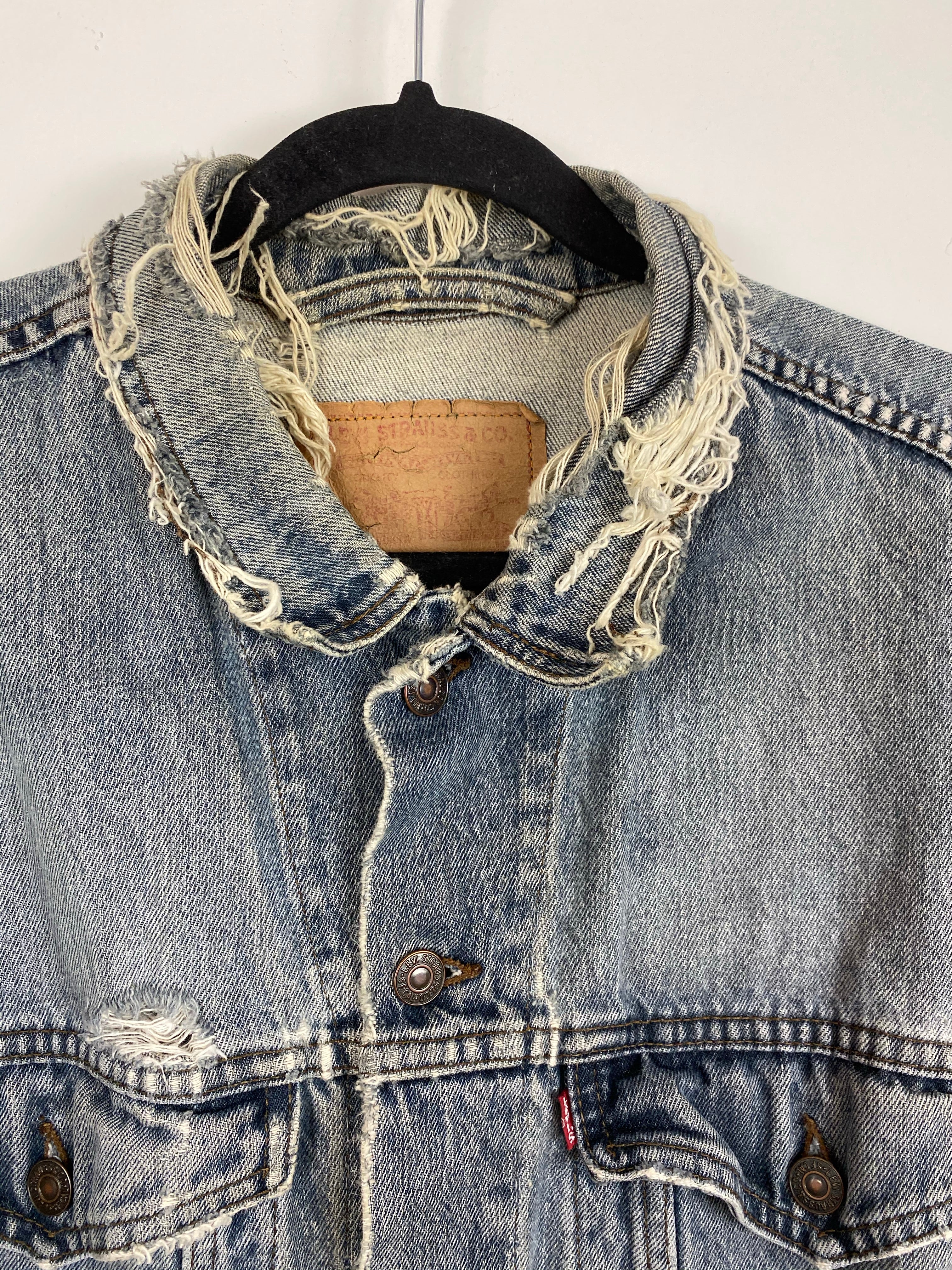 90s distressed Levi’s denim jacket