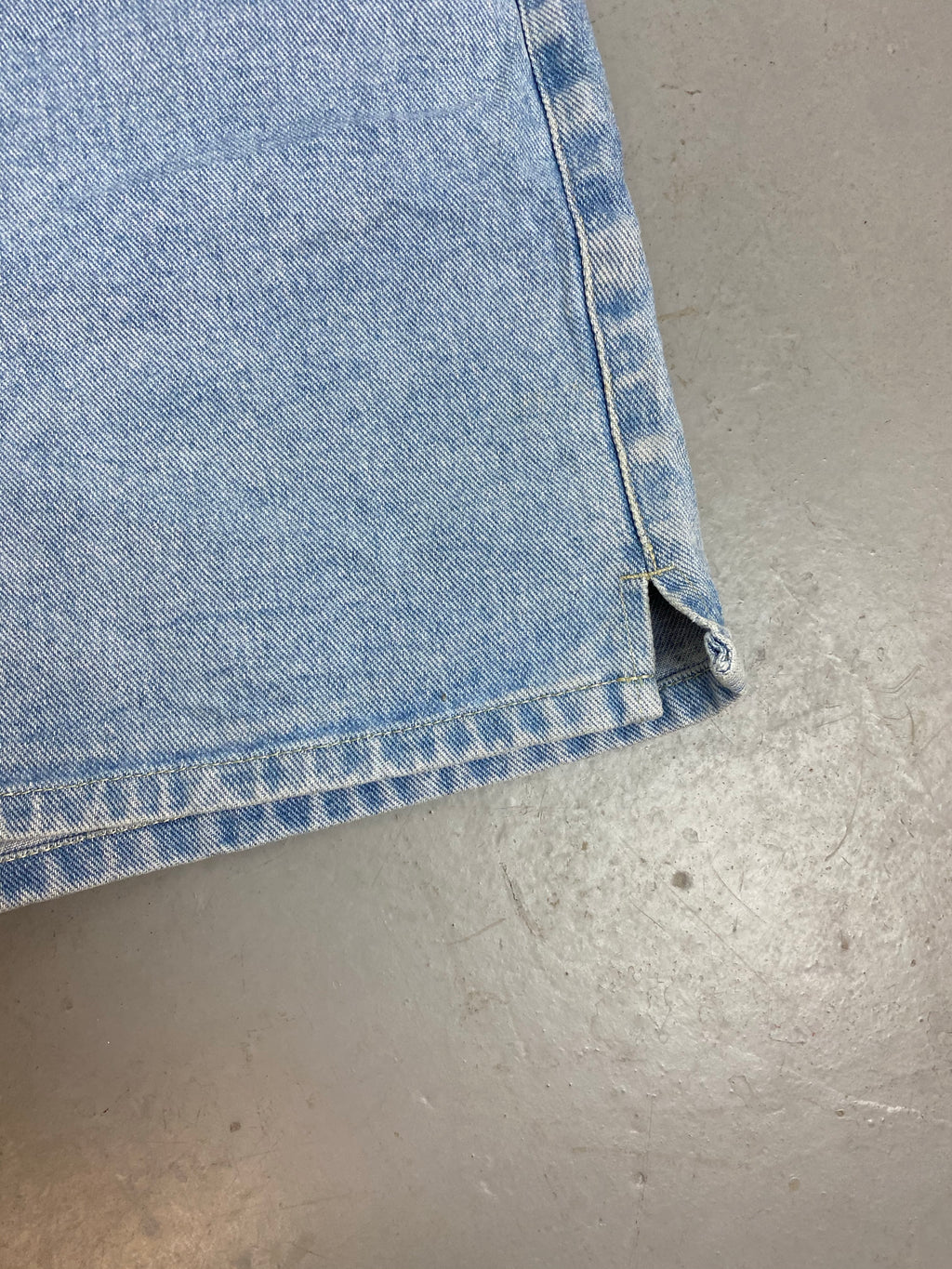 90s High Waisted Generra Hemmed Denim Shorts - 31in