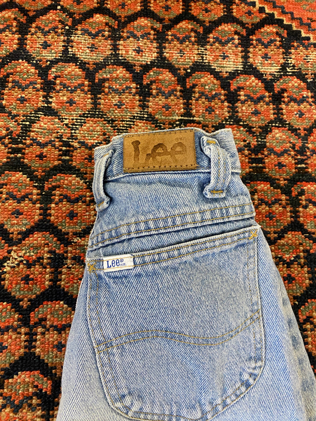 90s Lee High Waisted Denim Frayed Shorts - 25in