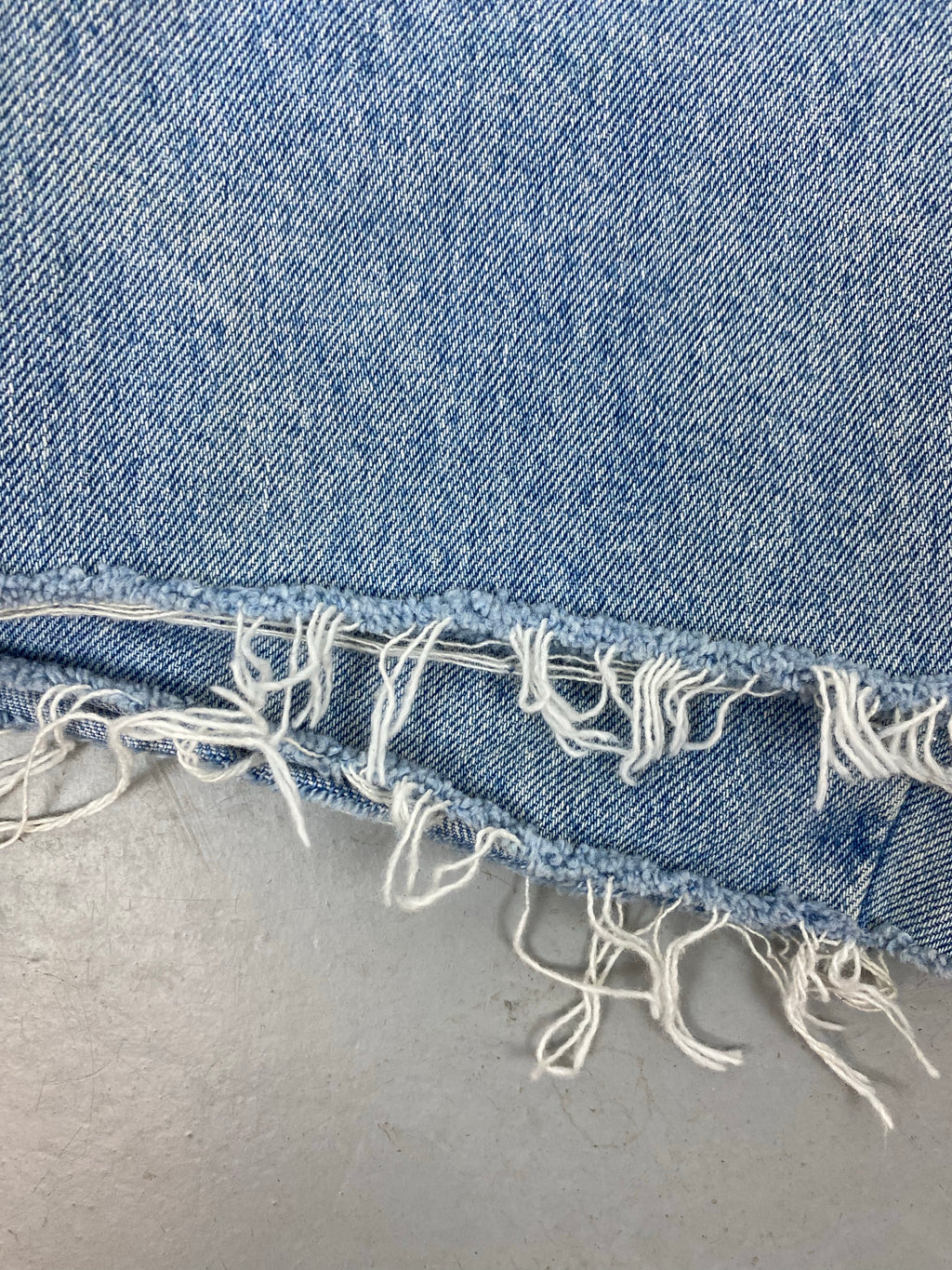 90s high waisted Levi’s denim shorts - 29in