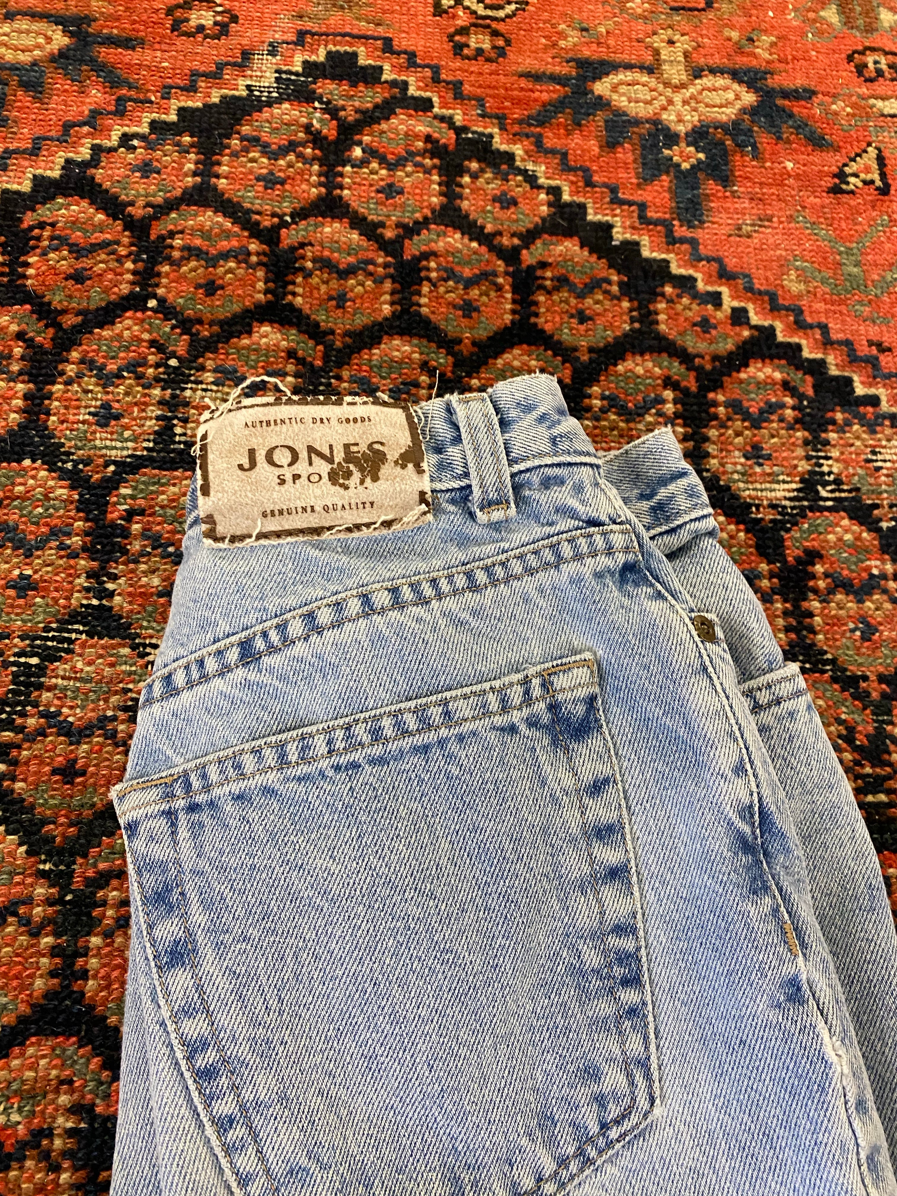 90s High Waisted Jones Frayed Denim Shorts - 28in