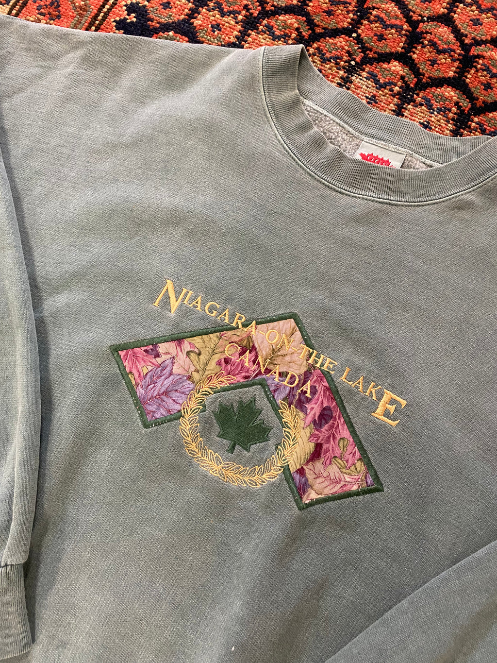 Vintage Niagara Lake Crewneck - L