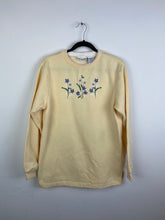 Load image into Gallery viewer, 90s embroidered Daisy crewneck